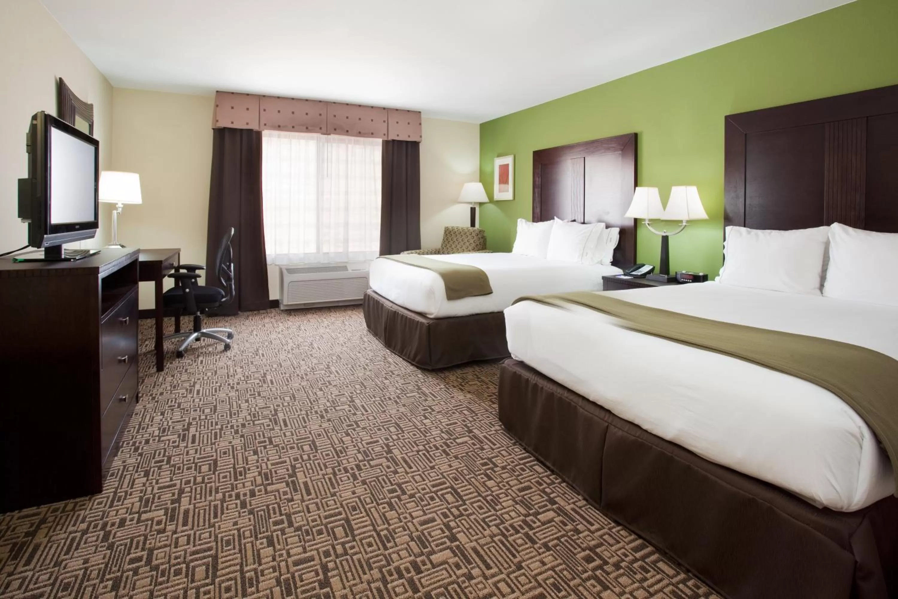 Photo of the whole room, Bed in Holiday Inn Express & Suites Richfield by IHG