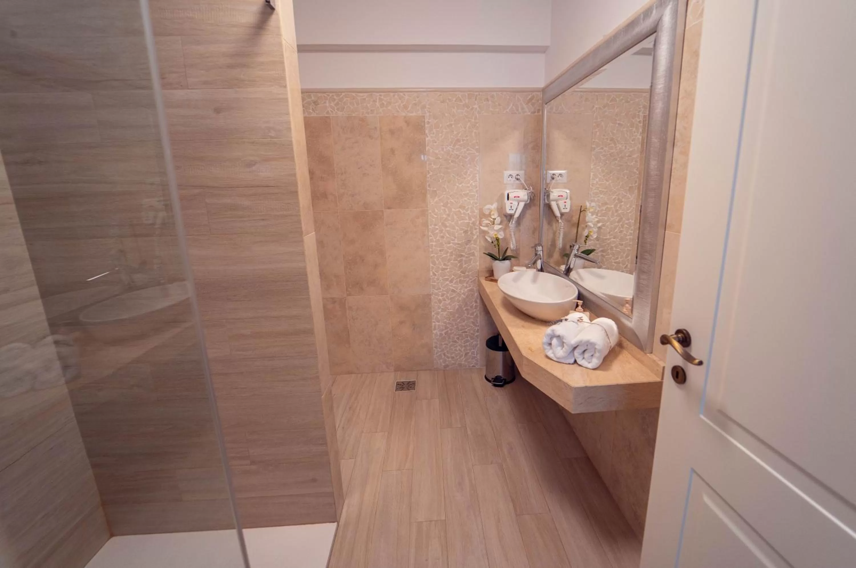 Bathroom in Gradinile Romane