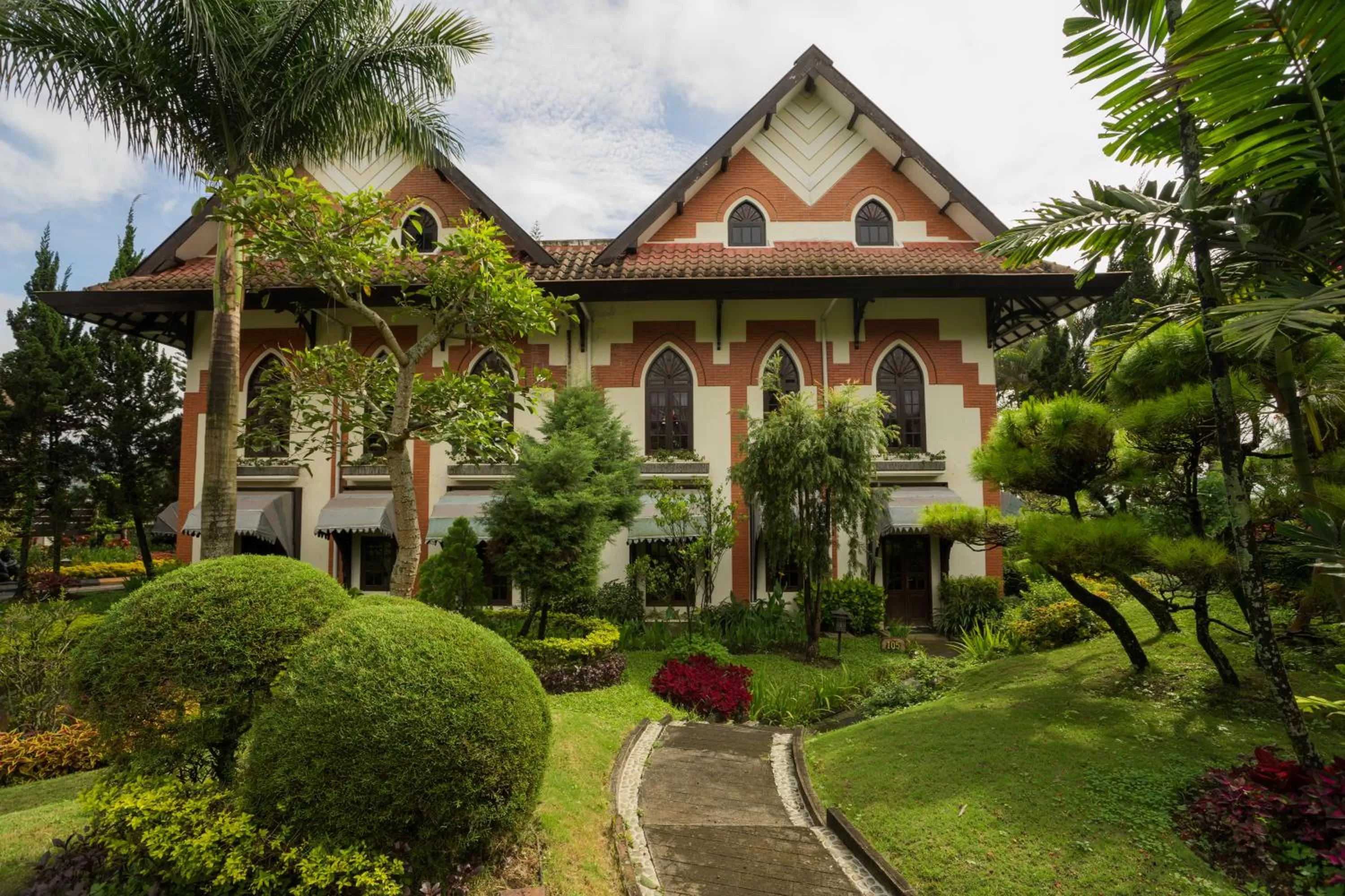 Garden in Royal Hotel and Villa Batu