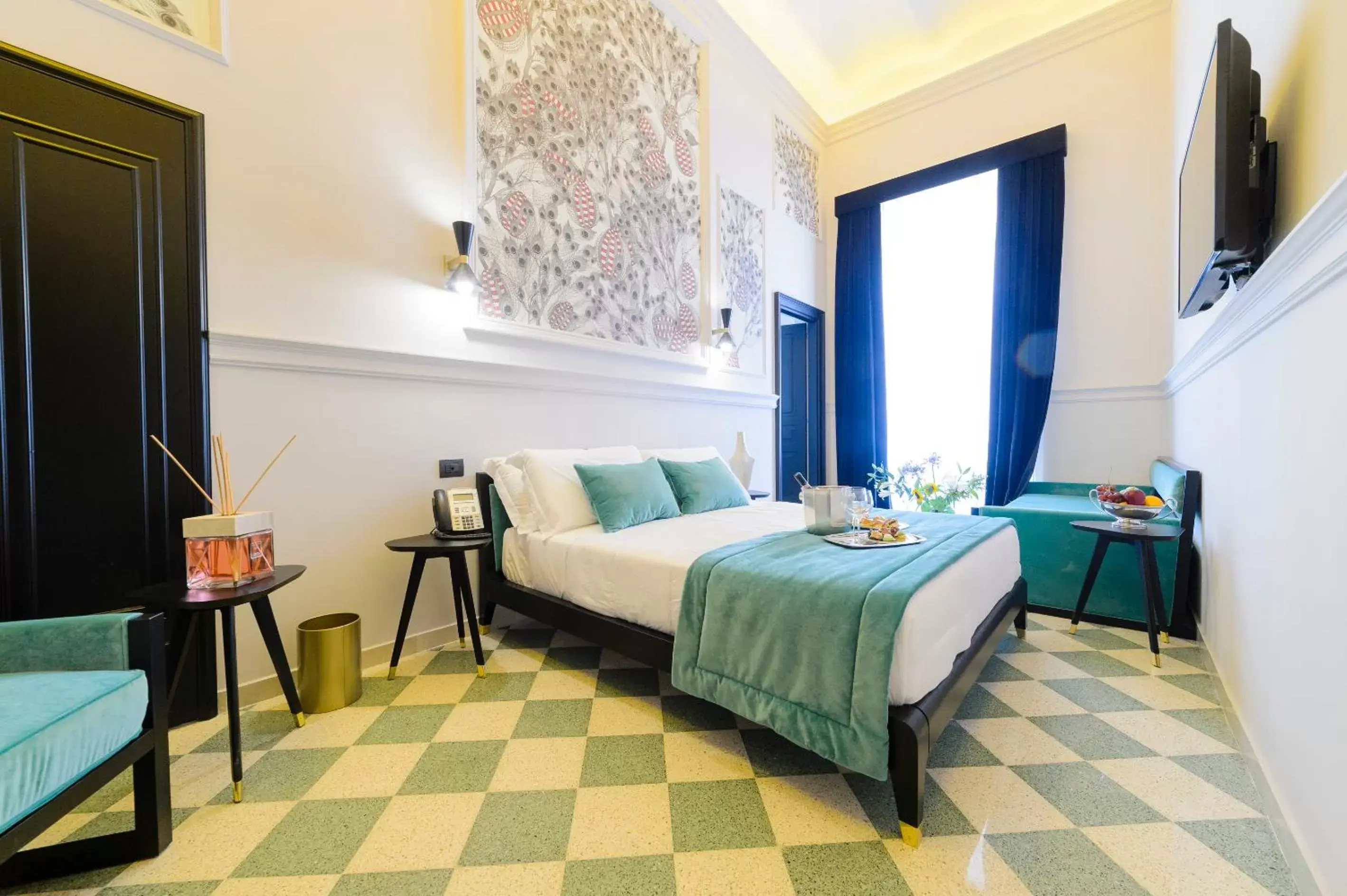 Photo of the whole room, Bed in Roma Luxus Hotel