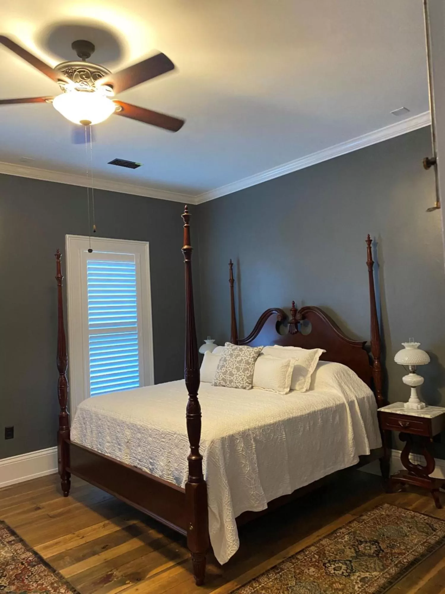 Bed in Belle Louise Historic Bed & Breakfast