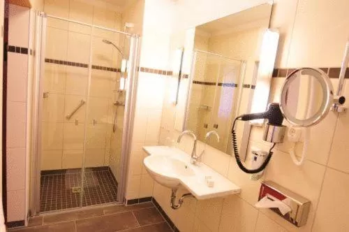 Shower in Flair Hotel Deutsches Haus