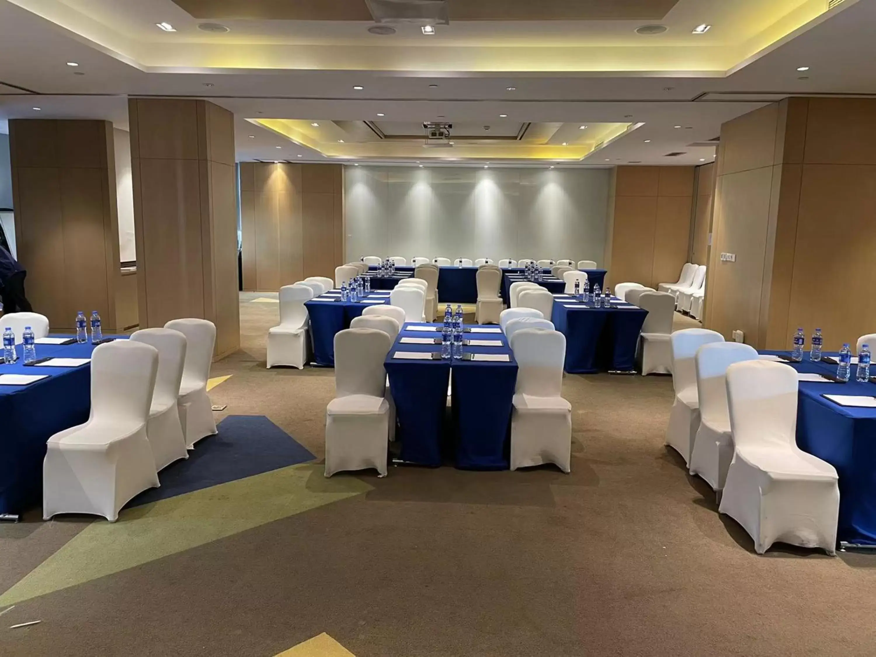 Meeting/conference room, Banquet Facilities in Holiday Inn Express Shanghai Zhenping, an IHG Hotel