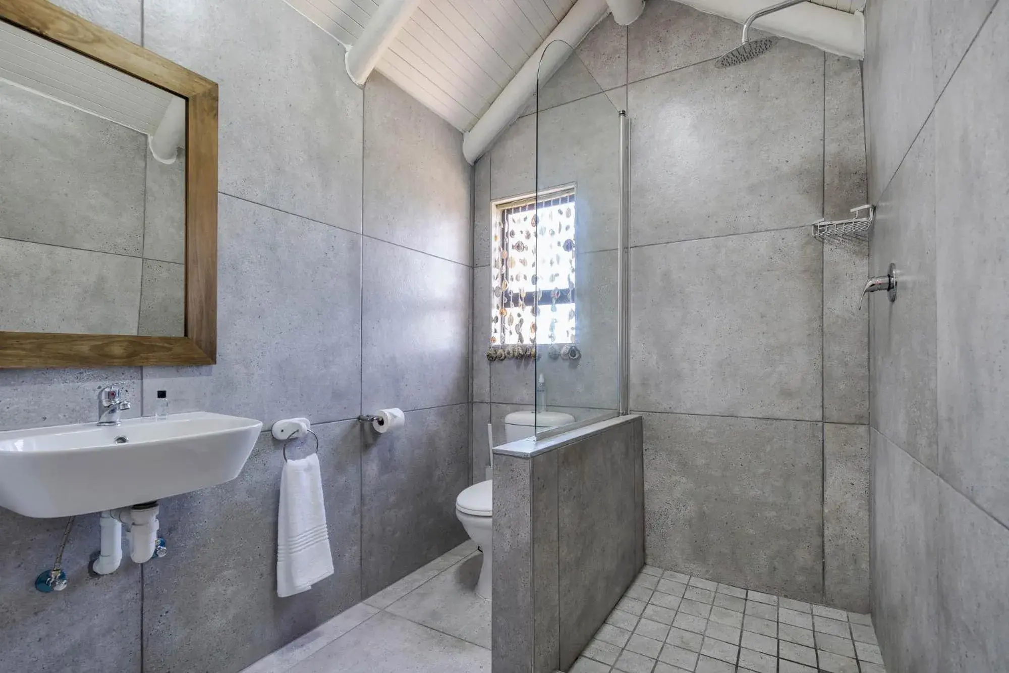 Shower, Bathroom in Blue Bay Lodge