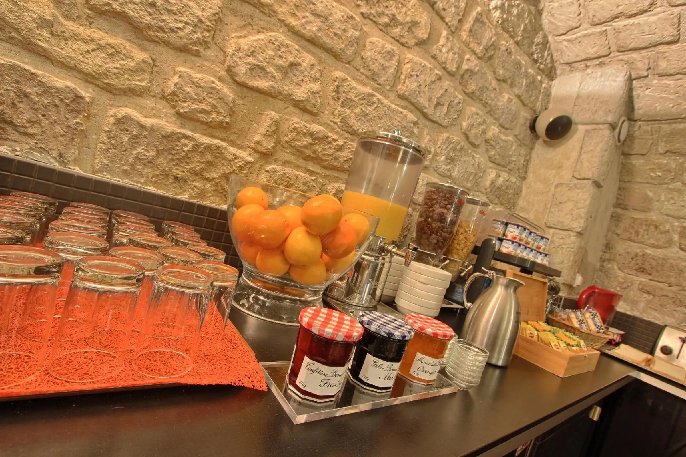 Restaurant/places to eat in Villa Margaux Opéra Montmartre