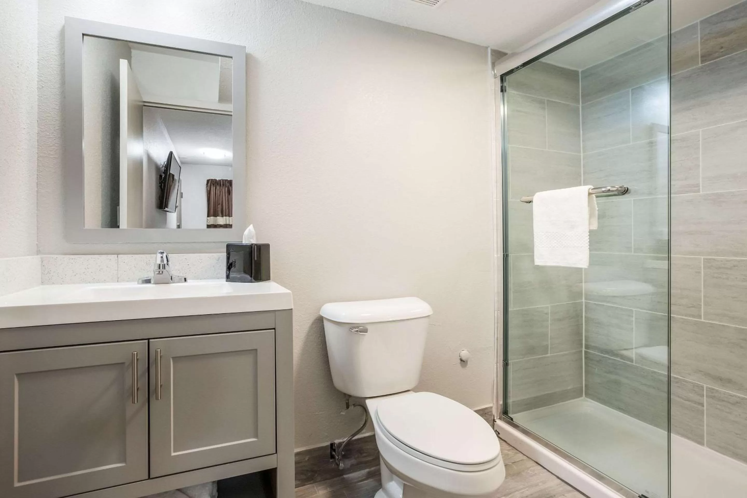 Bedroom in Clarion Pointe East Lansing University Area