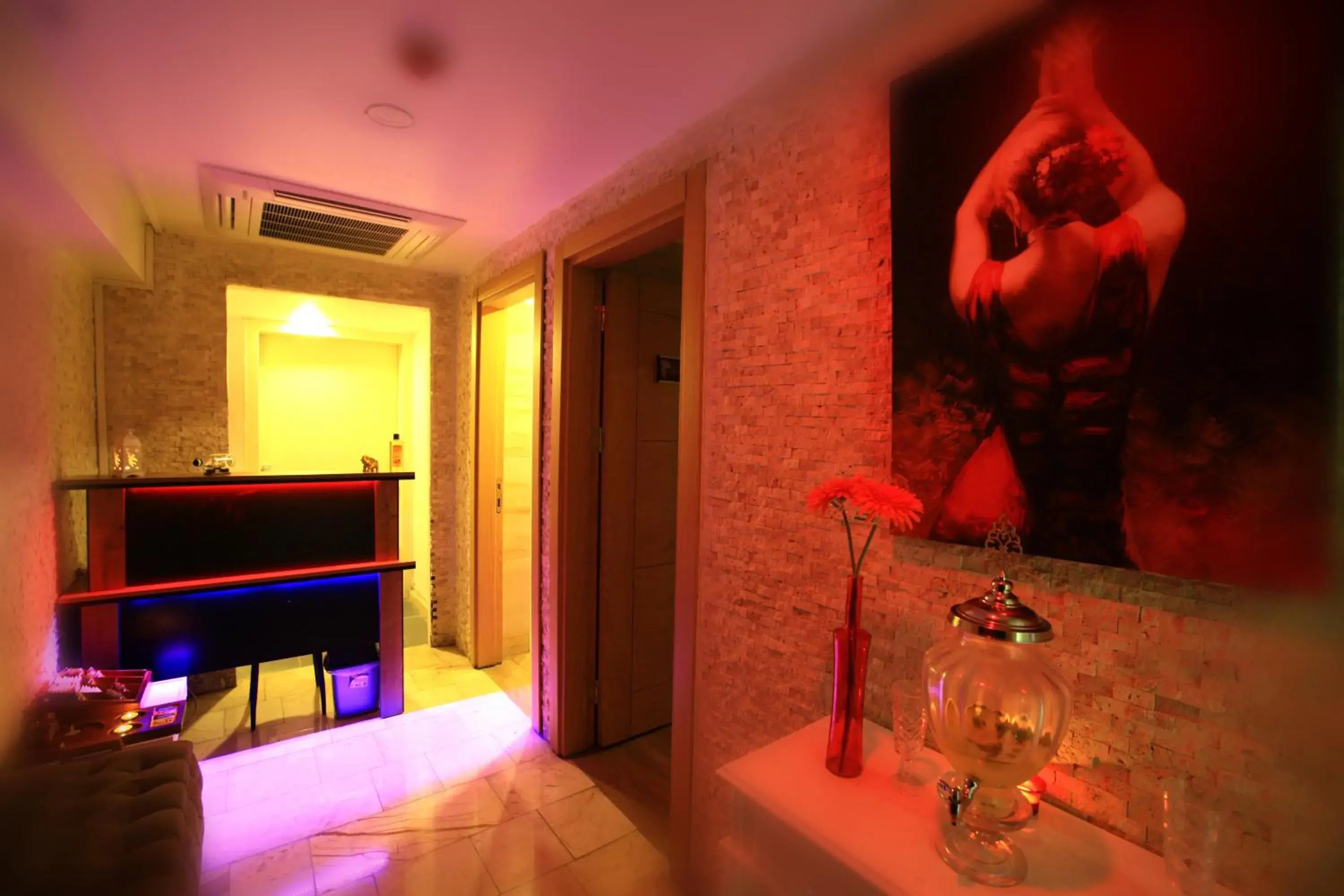 Fitness centre/facilities, Bathroom in Beyoglu MLS Hotel