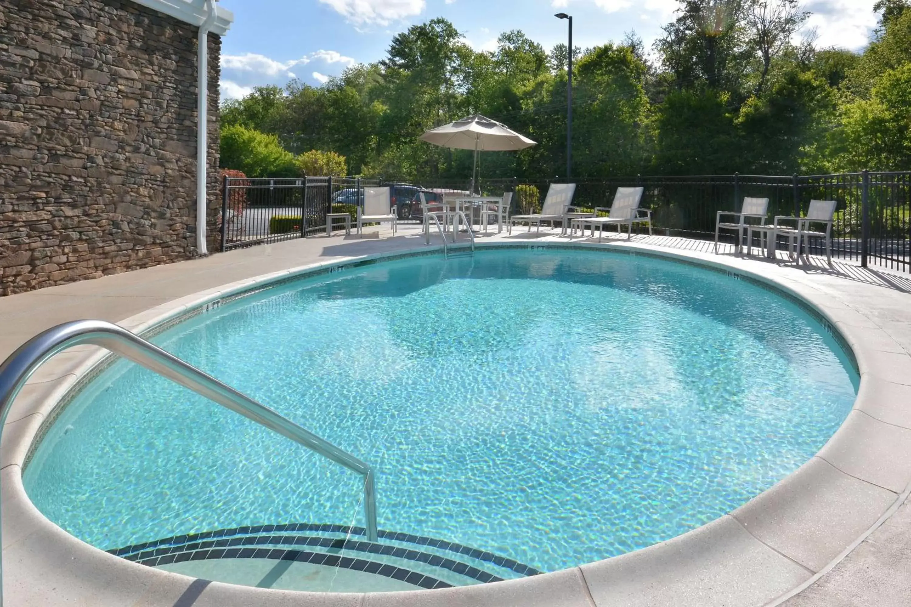 Pool view, Swimming Pool in Country Inn & Suites by Radisson Asheville West