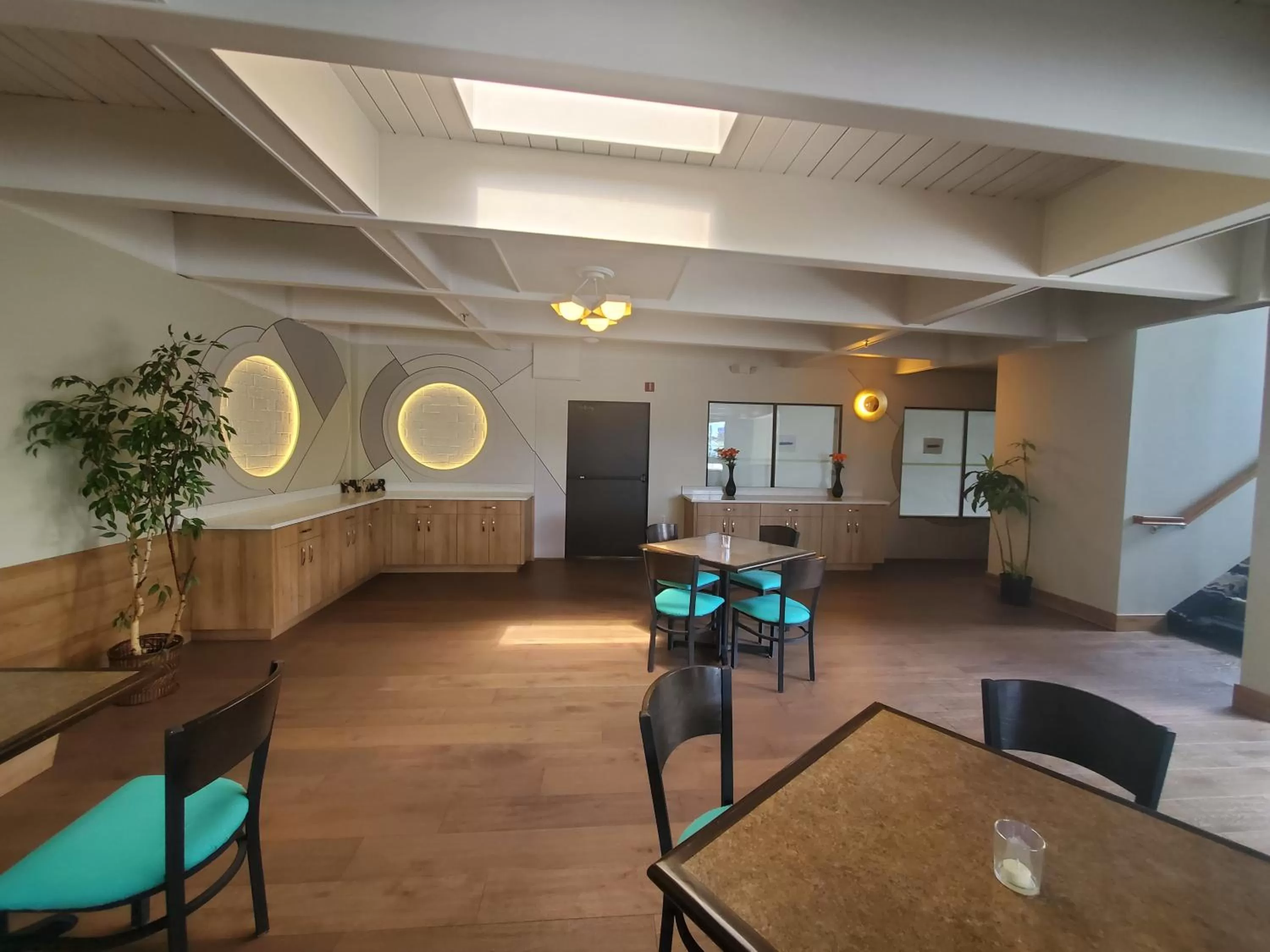 Breakfast in Hotel Thea Tacoma, Ascend Hotel Collection