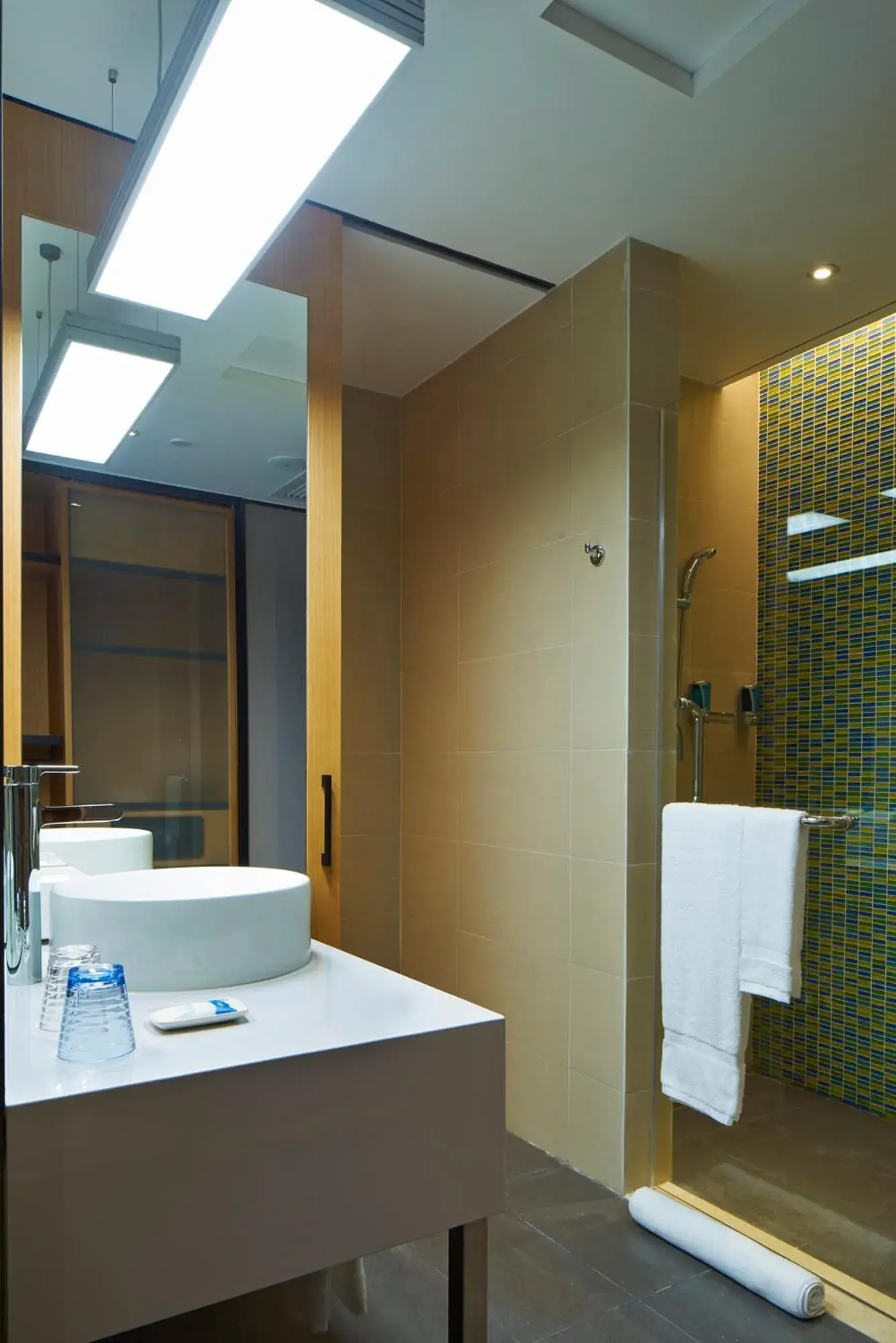 Shower, Bathroom in Aloft Dongguan Songshan Lake