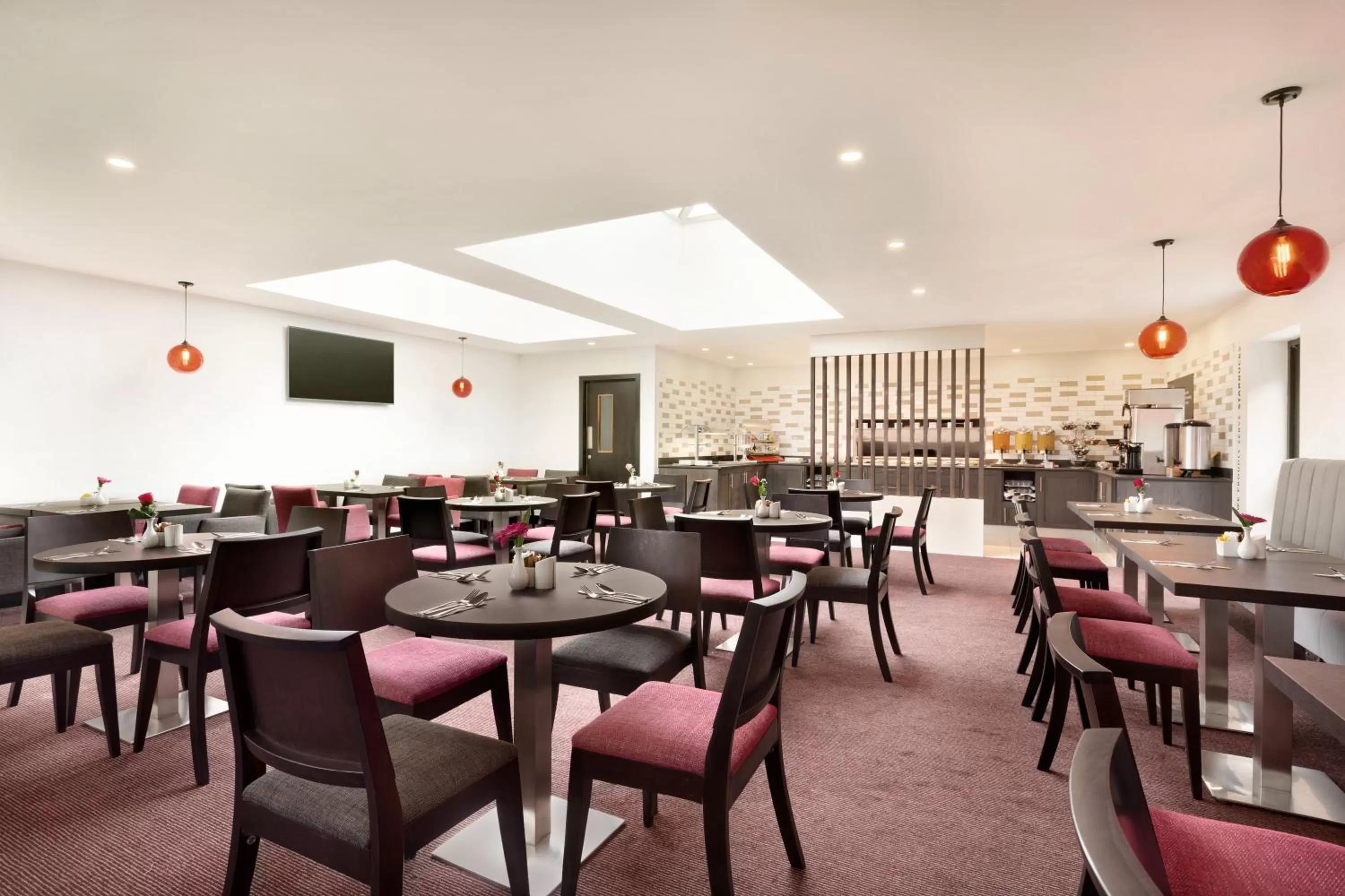 Restaurant/places to eat in Ramada Bristol West