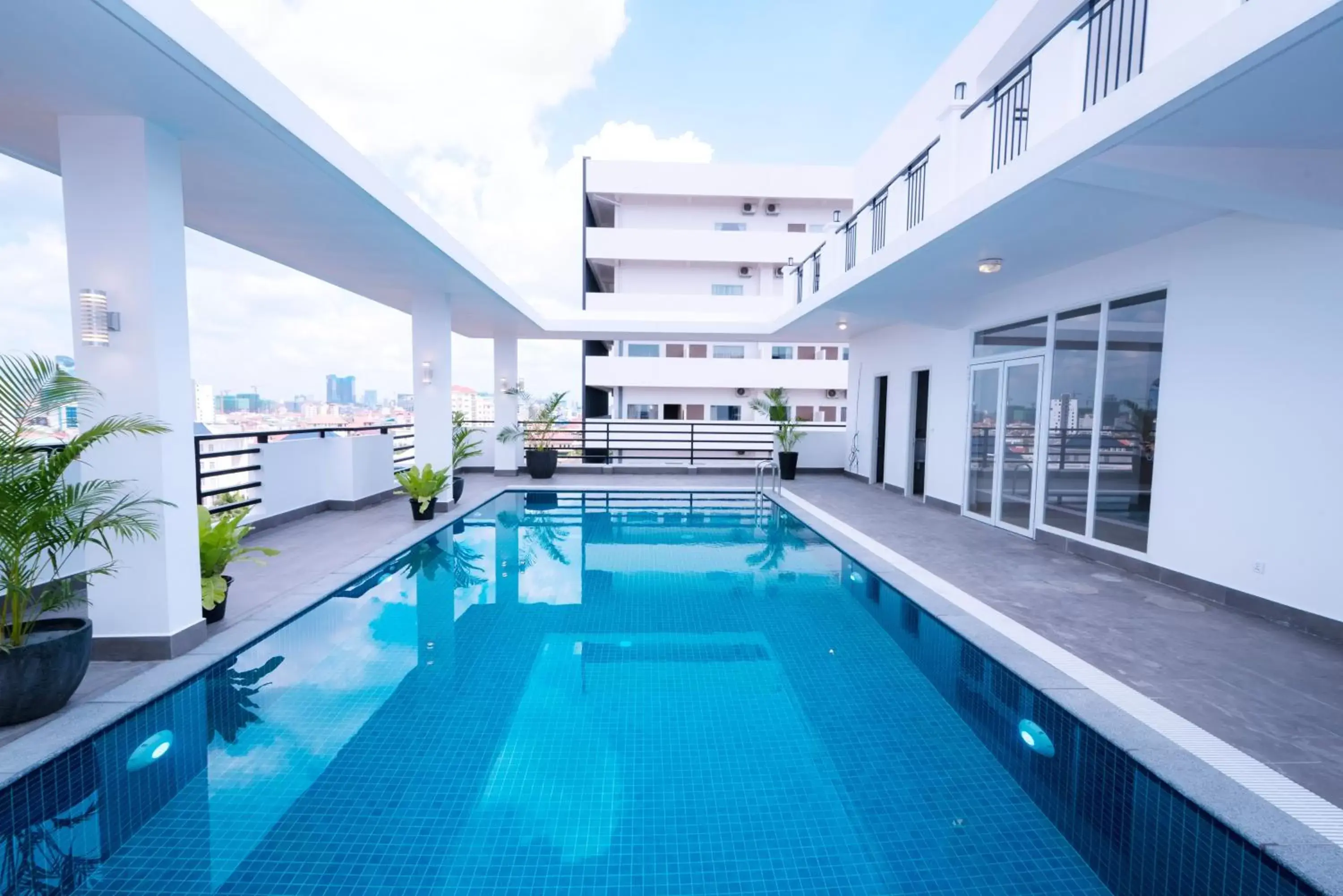 Swimming Pool in Sun Apartment