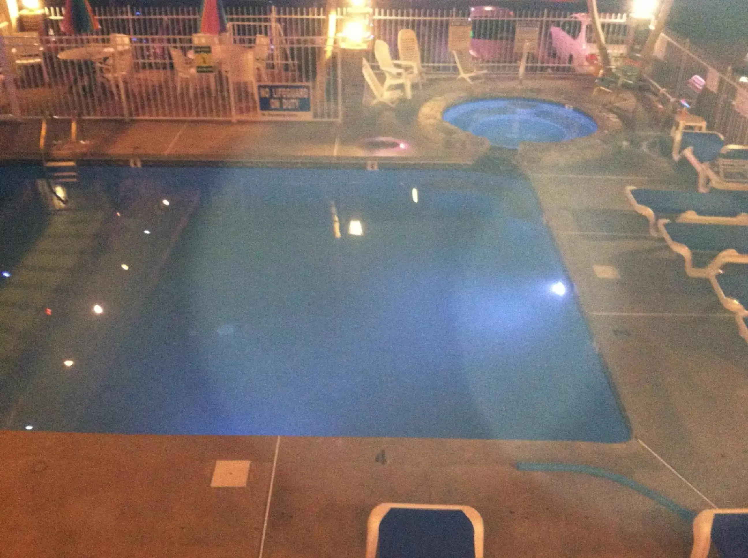 Swimming pool, Pool View in Mango Motel