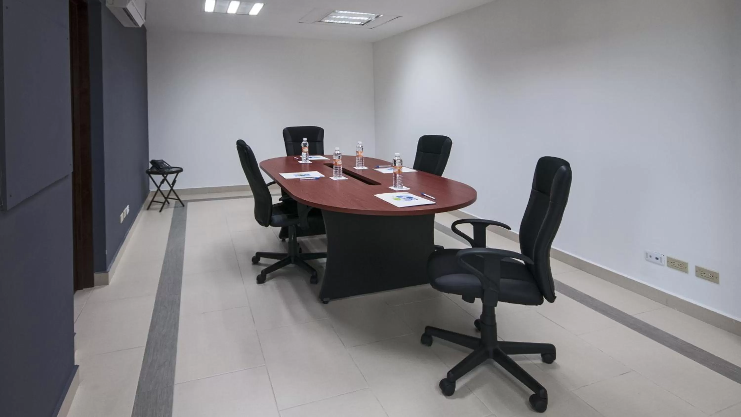 Meeting/conference room in Holiday Inn Express Cabo San Lucas by IHG