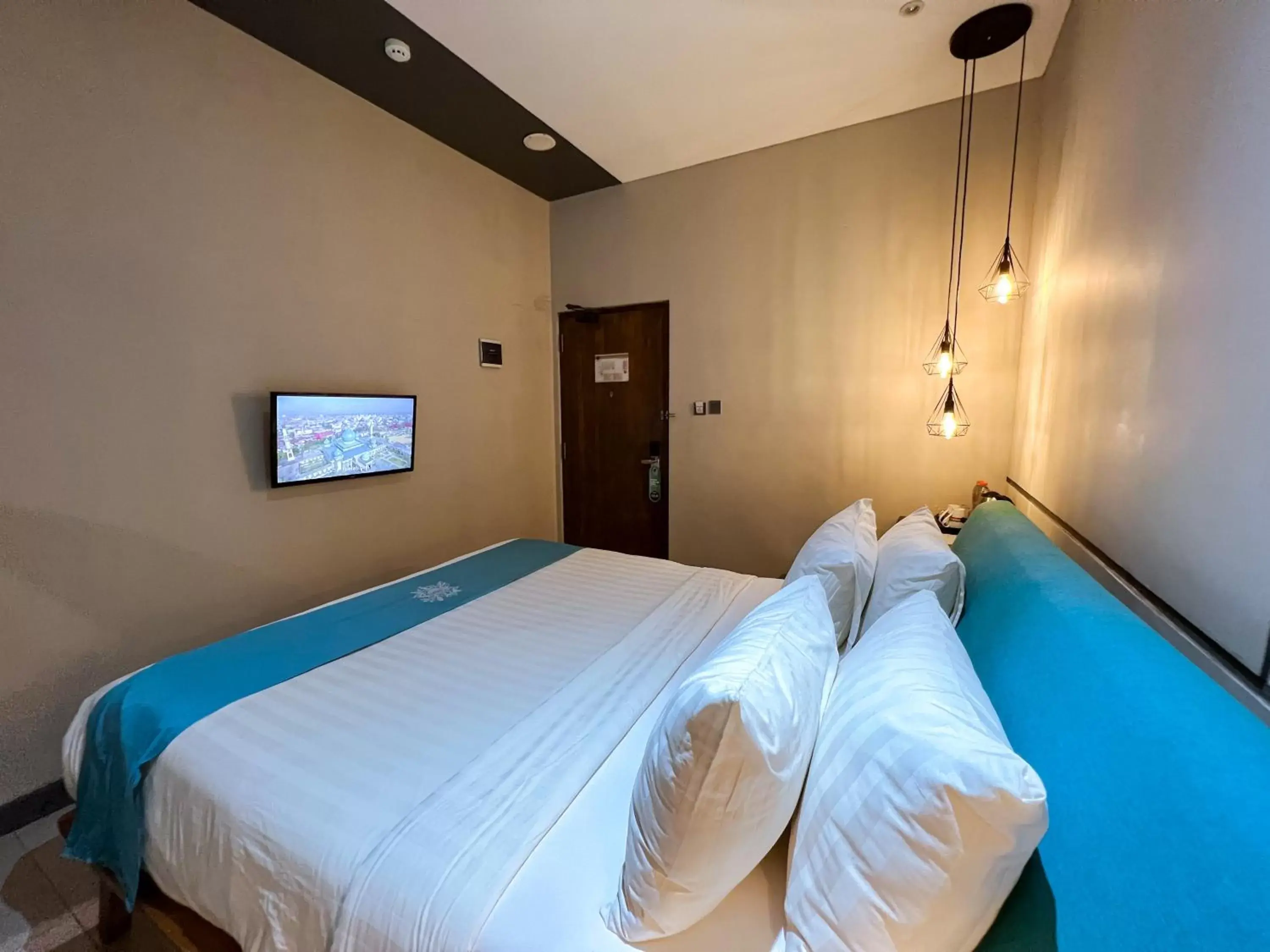 Bedroom, Bed in Hotel Dafam Wonosobo