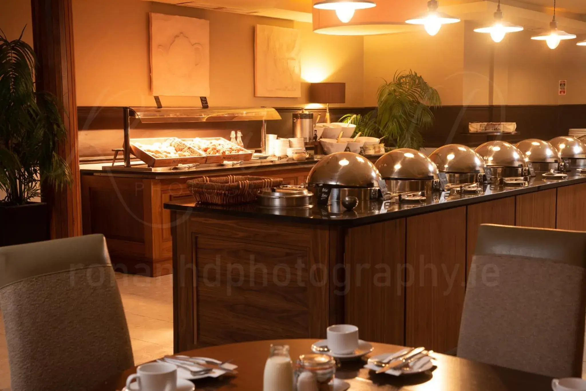 Breakfast, Restaurant/Places to Eat in Amber Springs Hotel