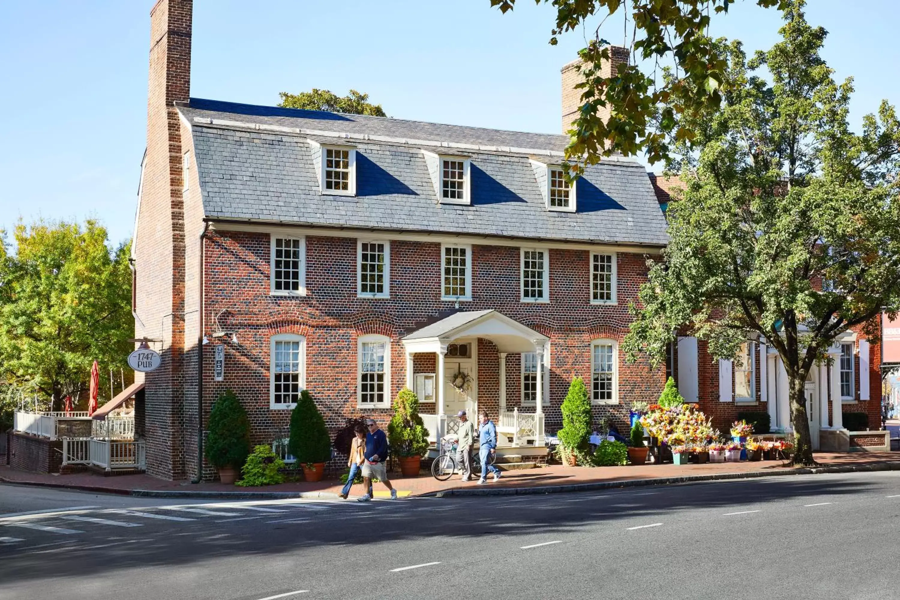 Neighbourhood, Property Building in Graduate Annapolis