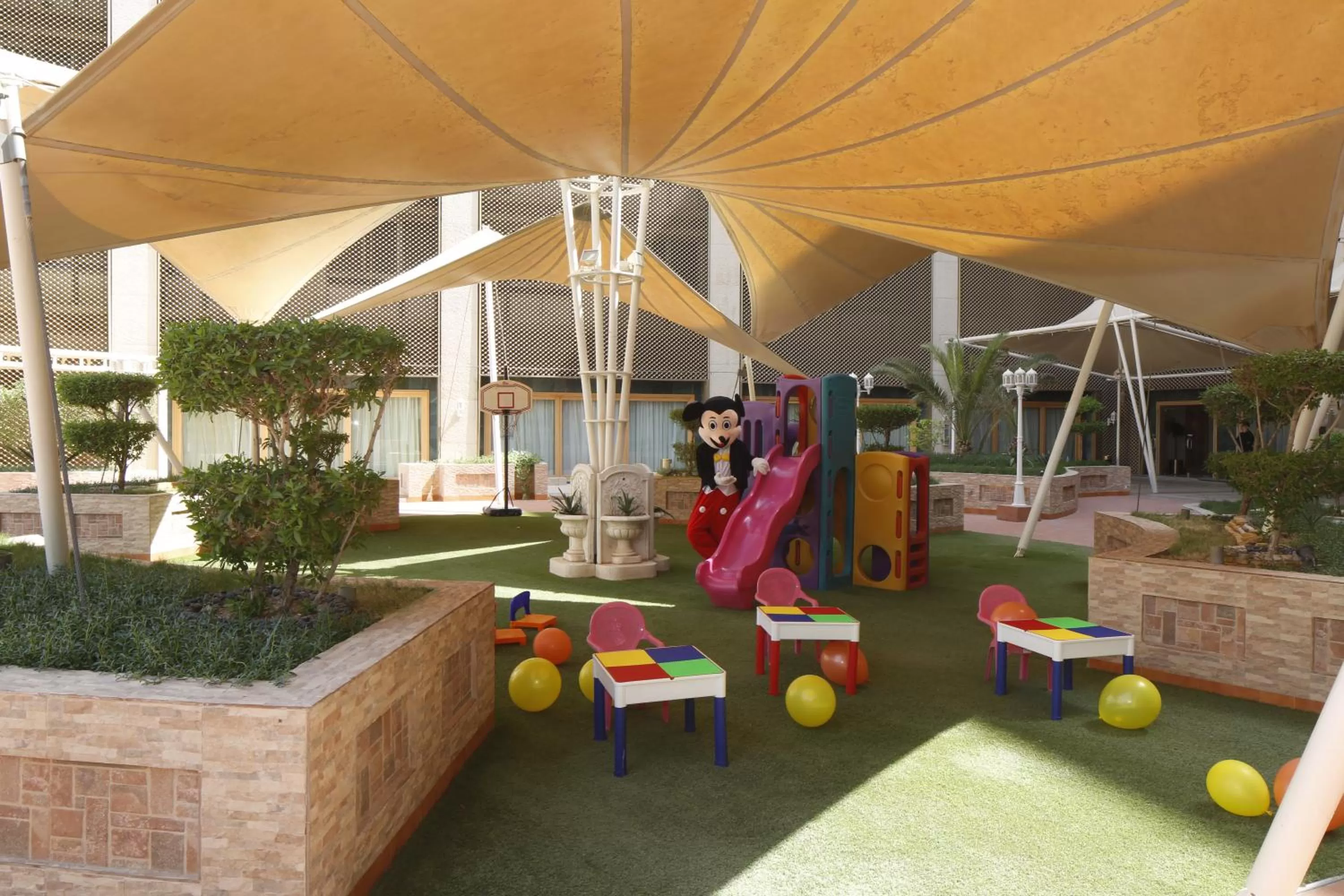 Restaurant/places to eat in Radisson Blu Hotel, Riyadh