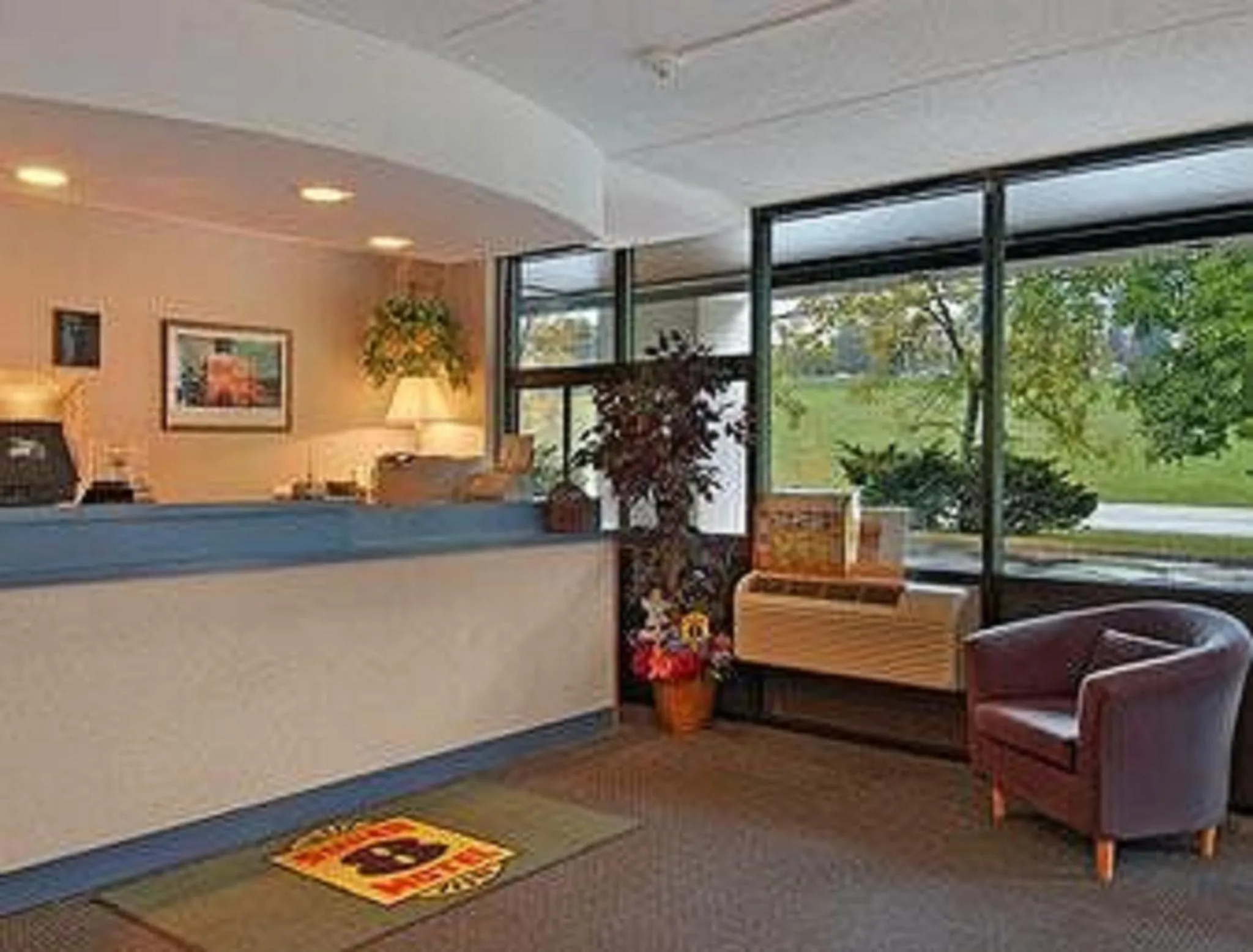 Lobby or reception in Super 8 by Wyndham White River Junction