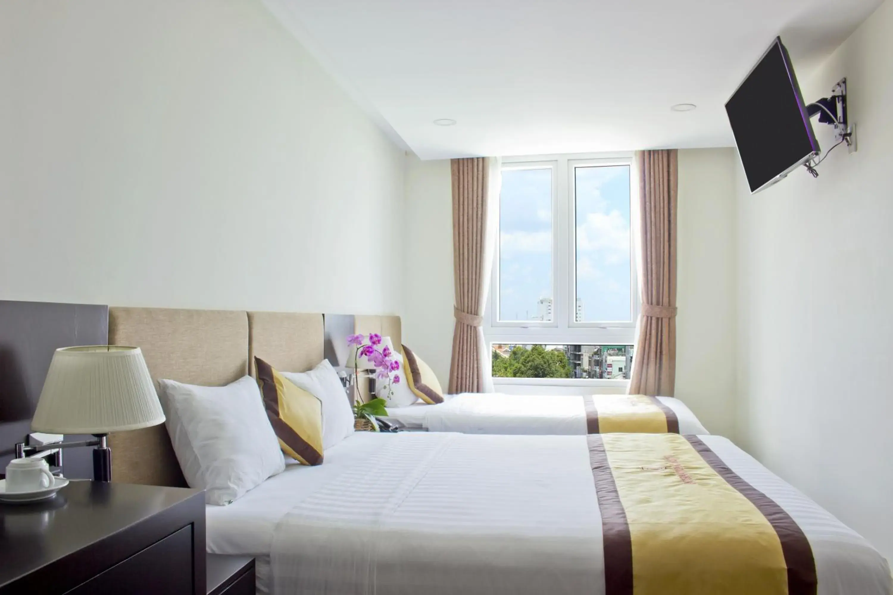 Photo of the whole room, Bed in International Hotel Photo of the whole room, Bed in International Hotel