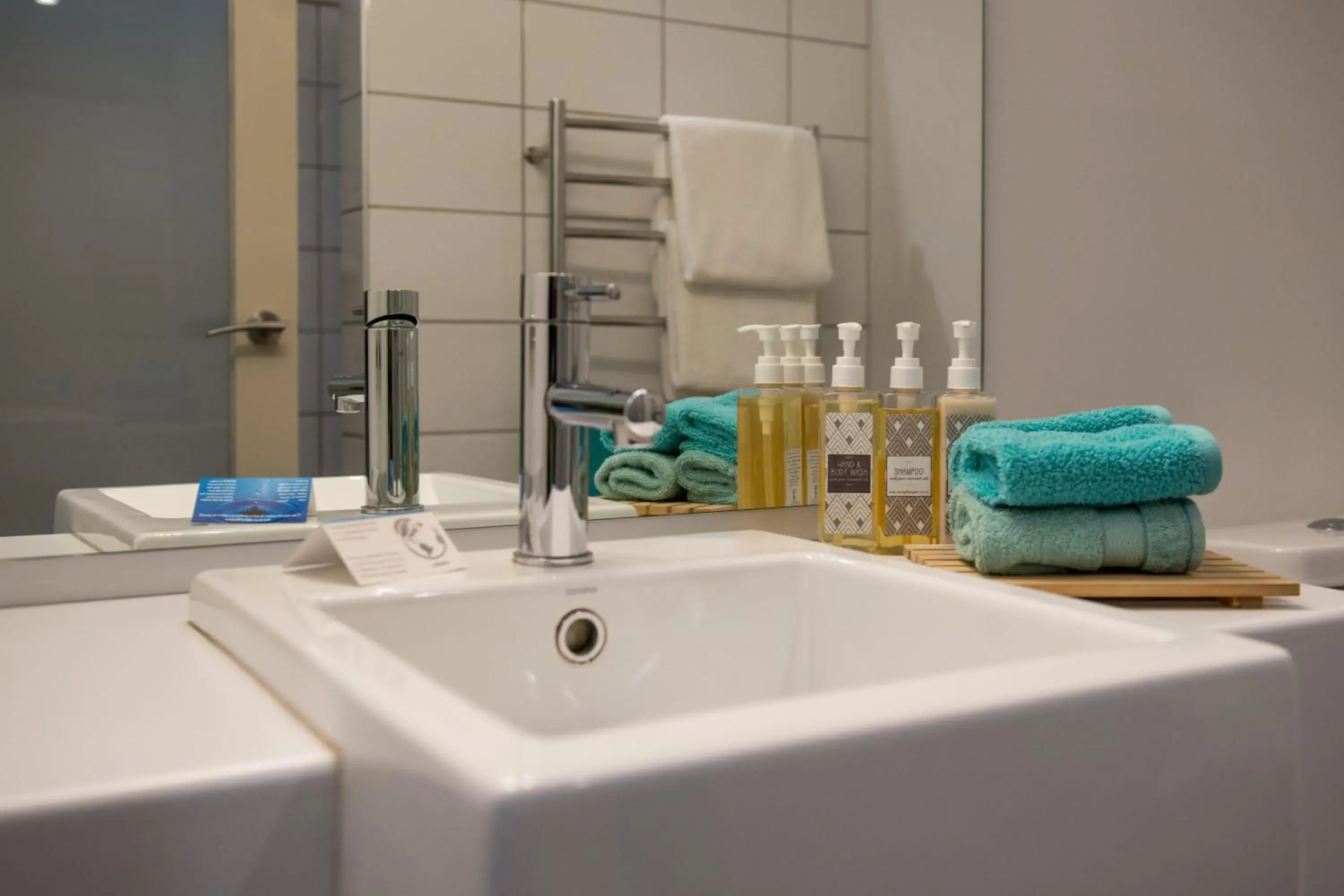 Bathroom in Navigate Seaside Hotel & Apartments