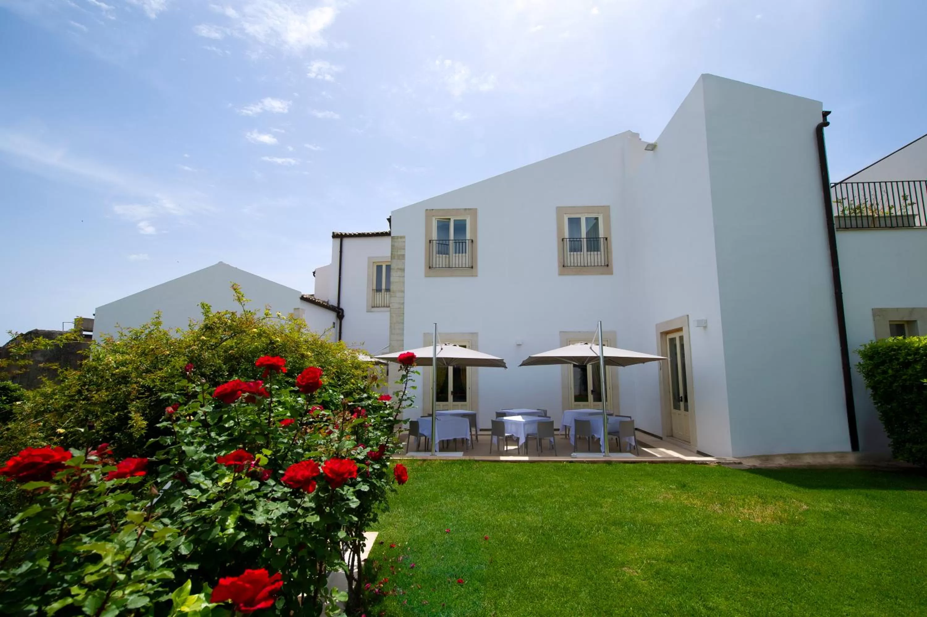 Facade/entrance in Villa Del Lauro