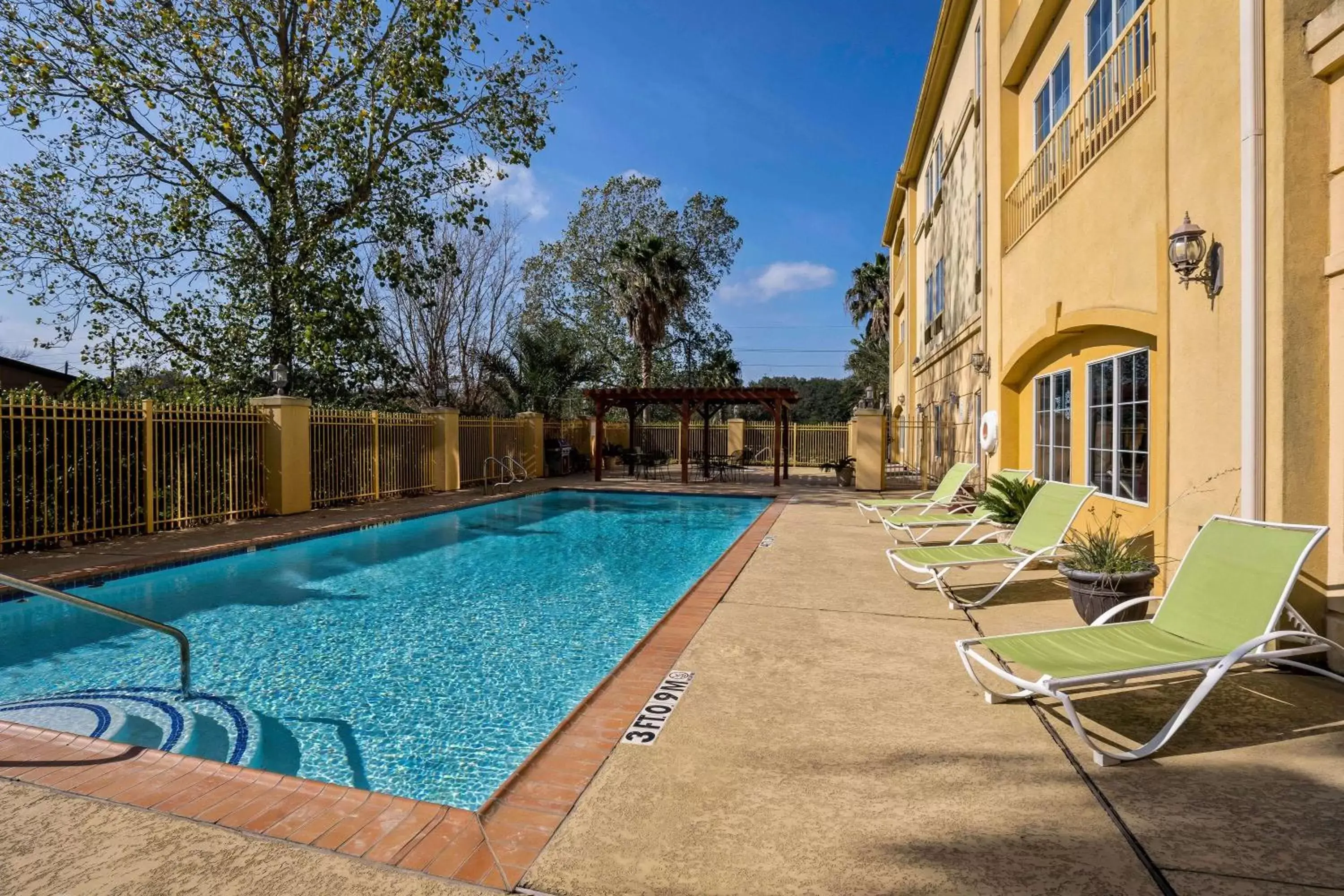 Property building, Swimming Pool in La Quinta by Wyndham Brookshire West Katy