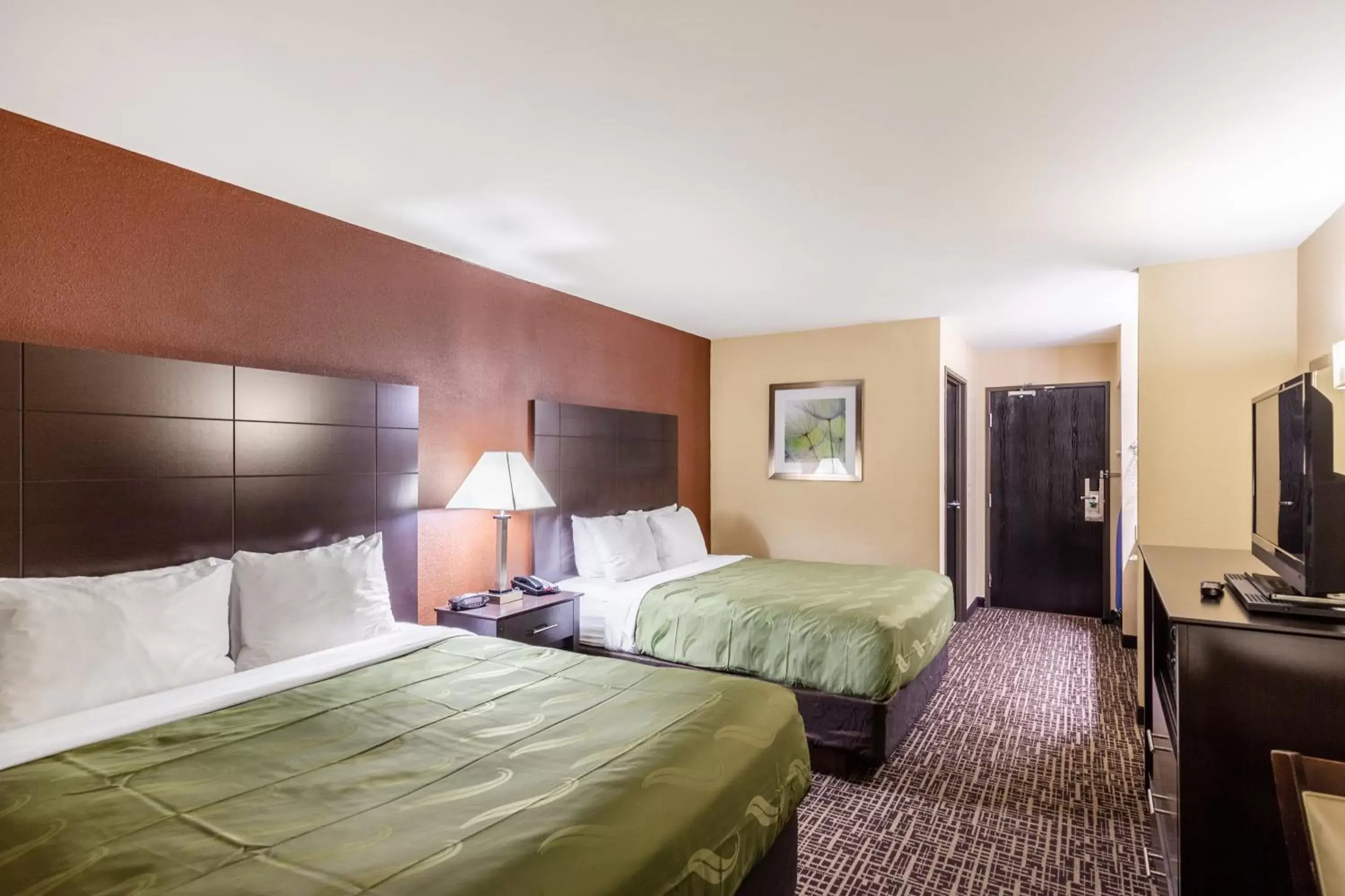 Bed in Quality Inn & Suites Caseyville - St. Louis