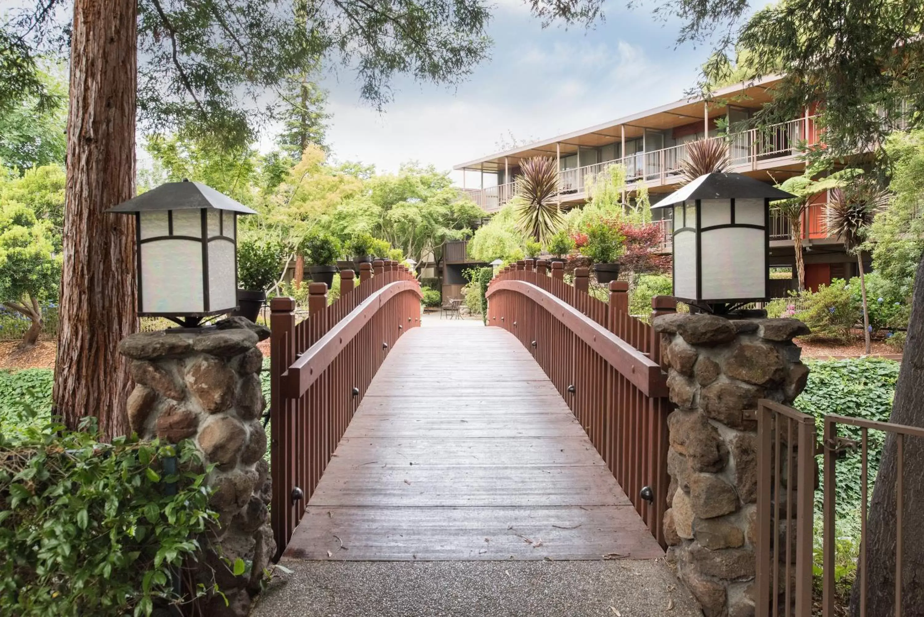 Facade/entrance in The Creekside Inn