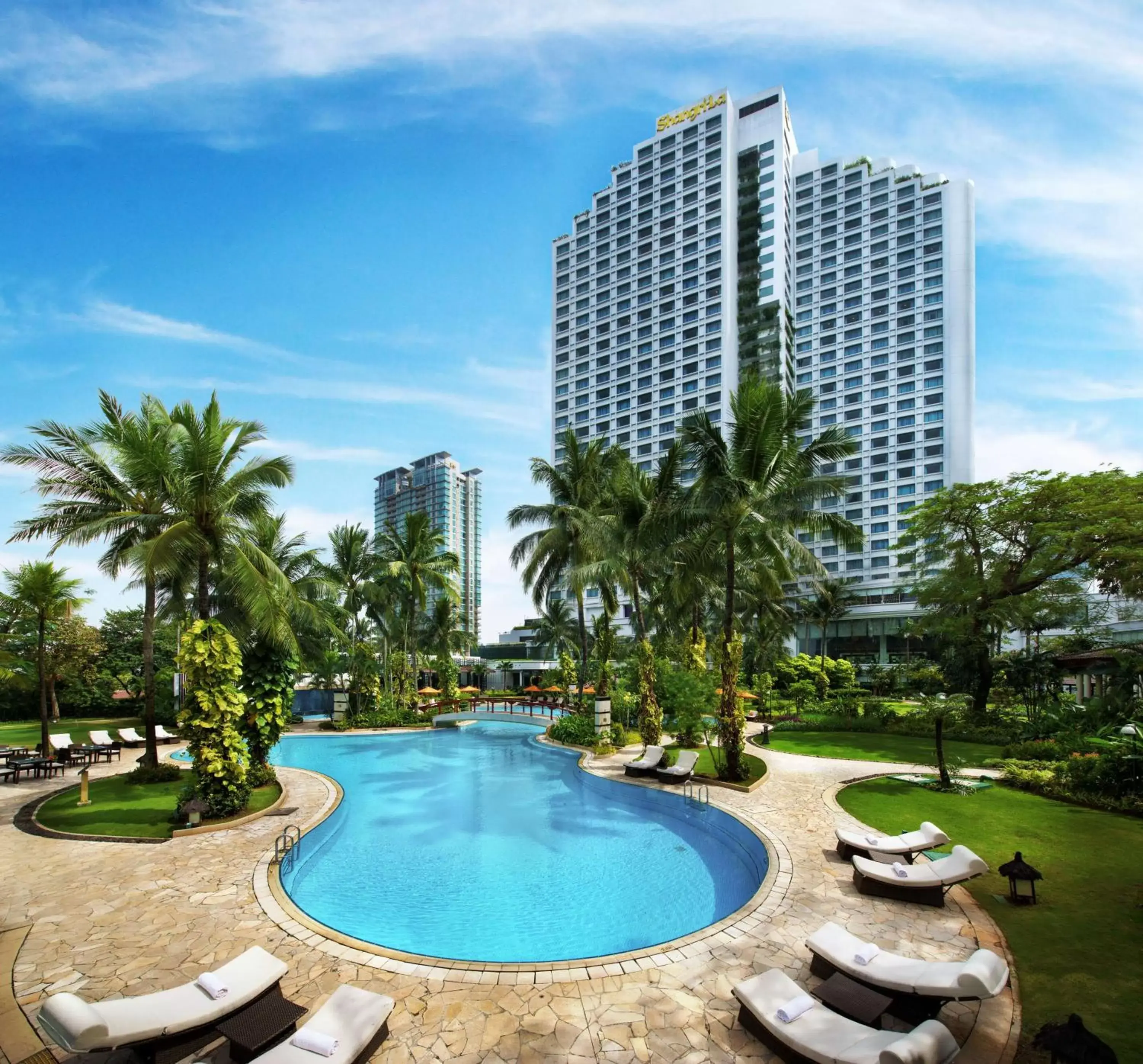 Activities, Swimming Pool in Shangri-La Jakarta