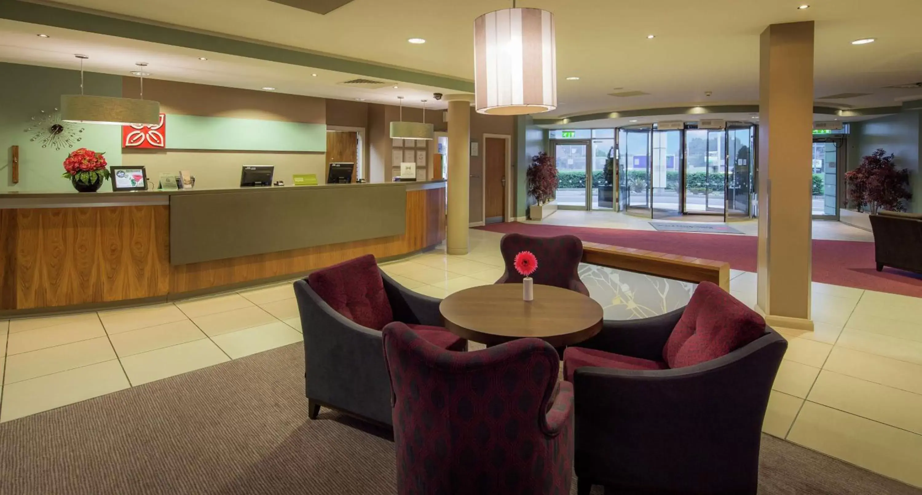 Lobby or reception in Hilton Garden Inn Luton North