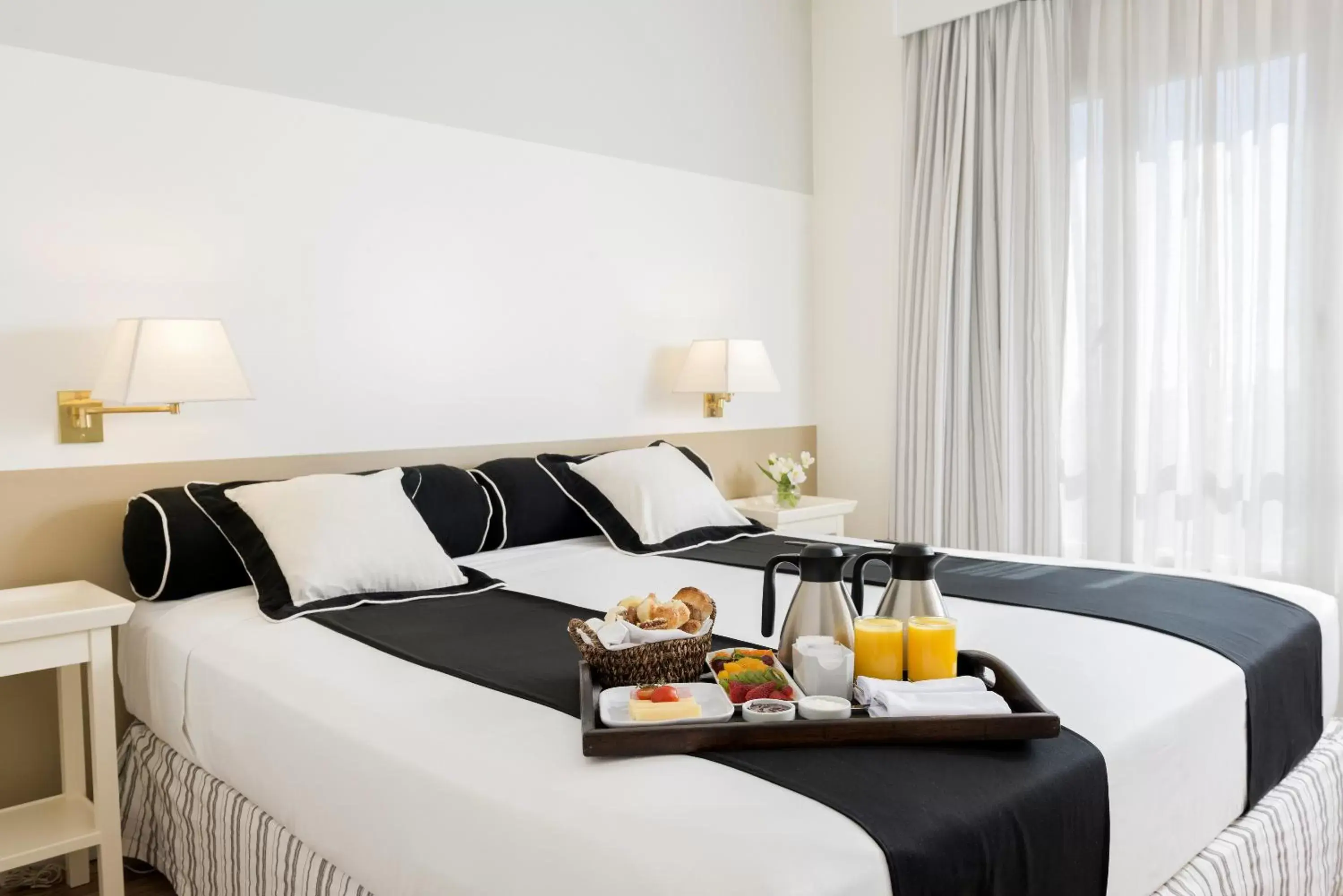 Bed, Breakfast in Loi Suites Recoleta Hotel