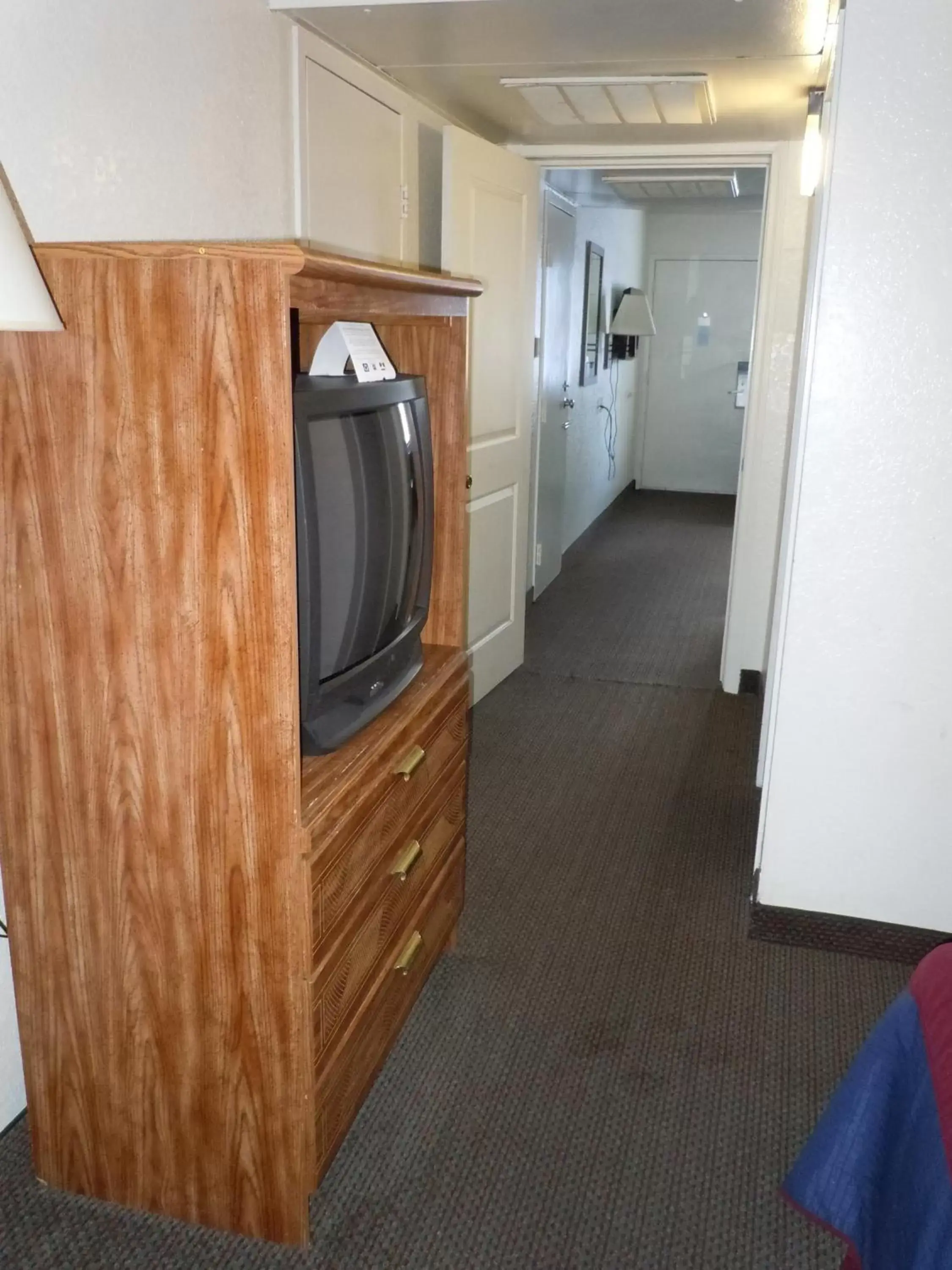 Decorative detail, Kitchen/Kitchenette in Travelodge by Wyndham Grand Rapids North