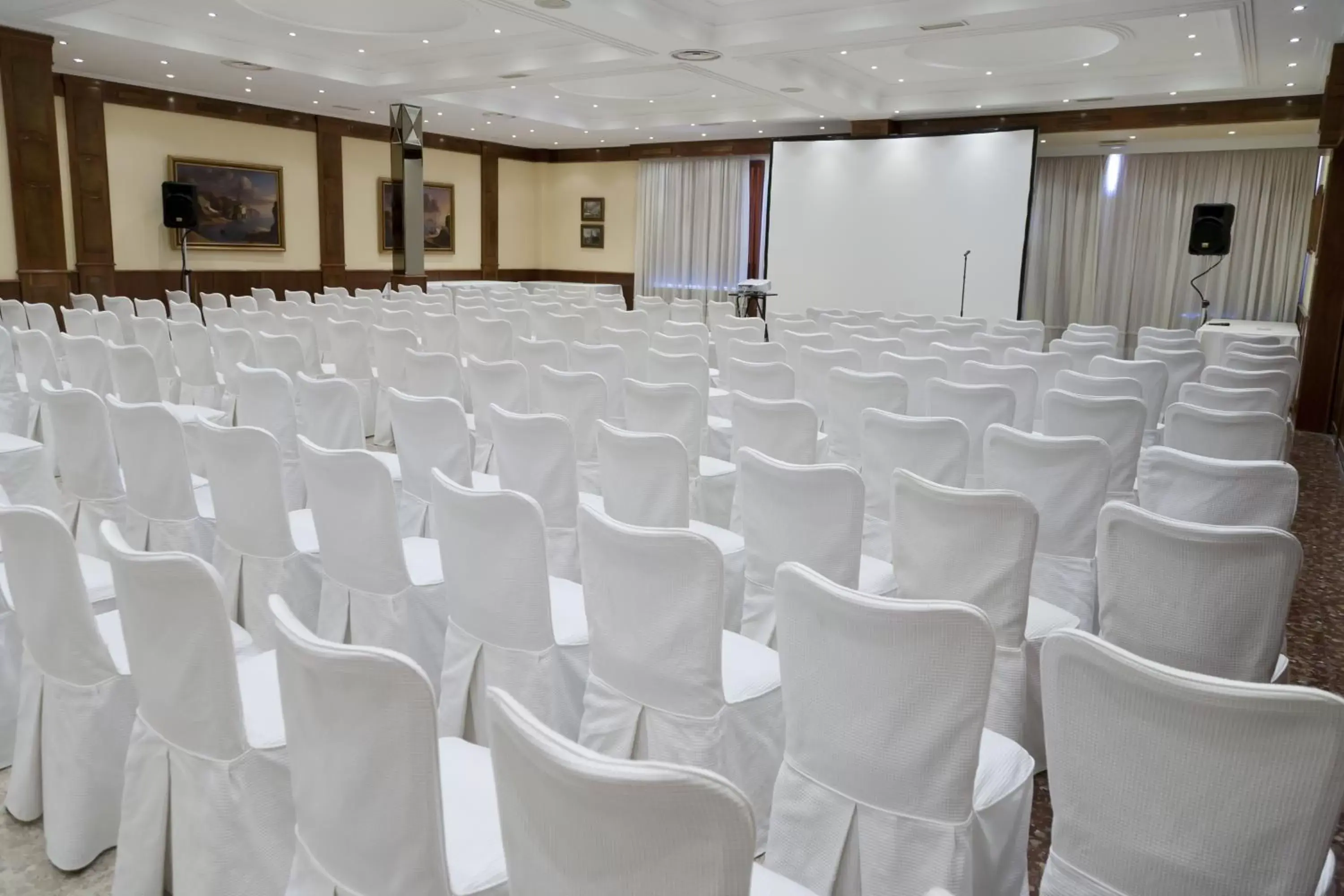 Business facilities, Banquet Facilities in Hotel Regio