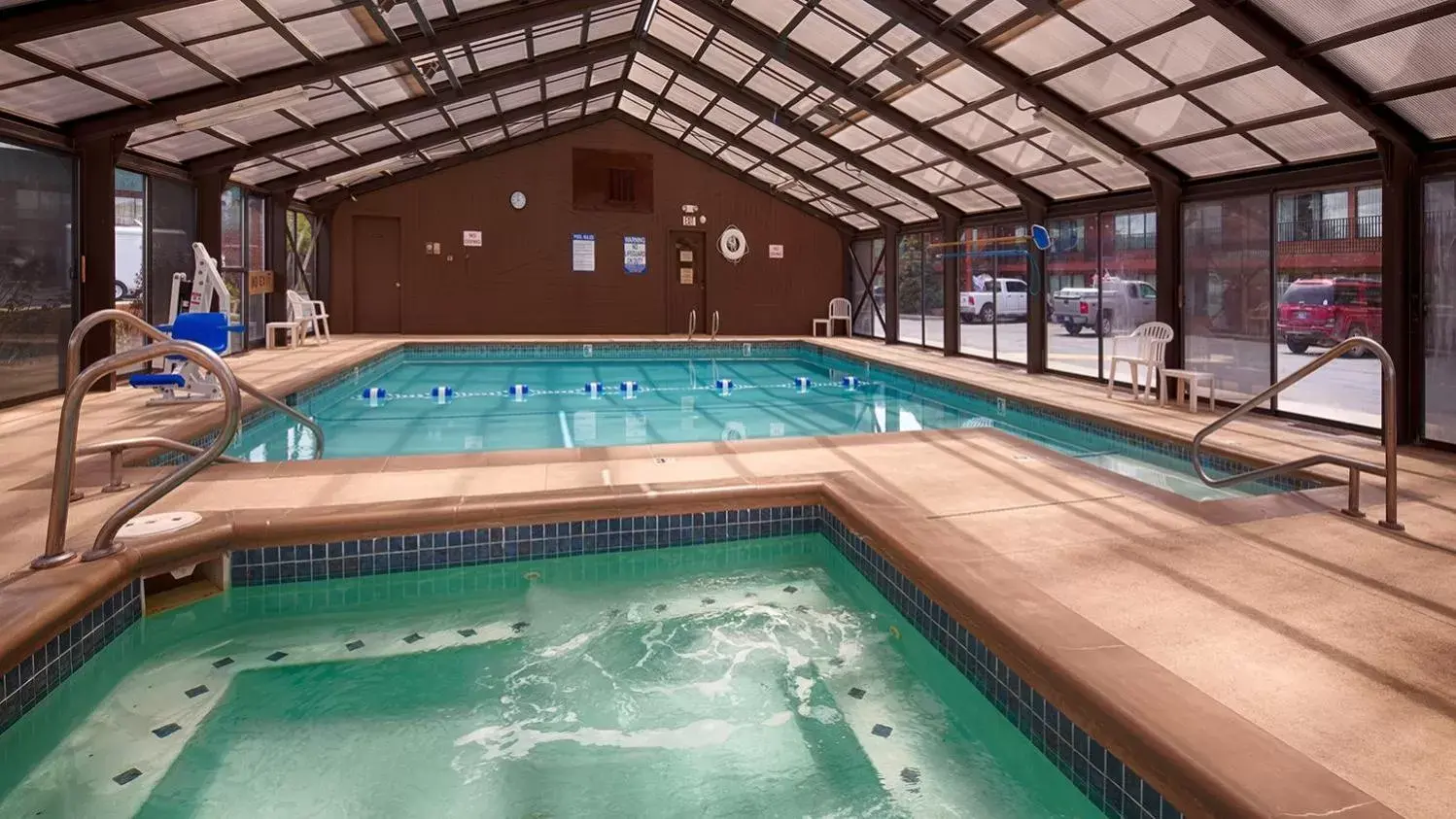 Swimming Pool in Best Western Paradise Inn