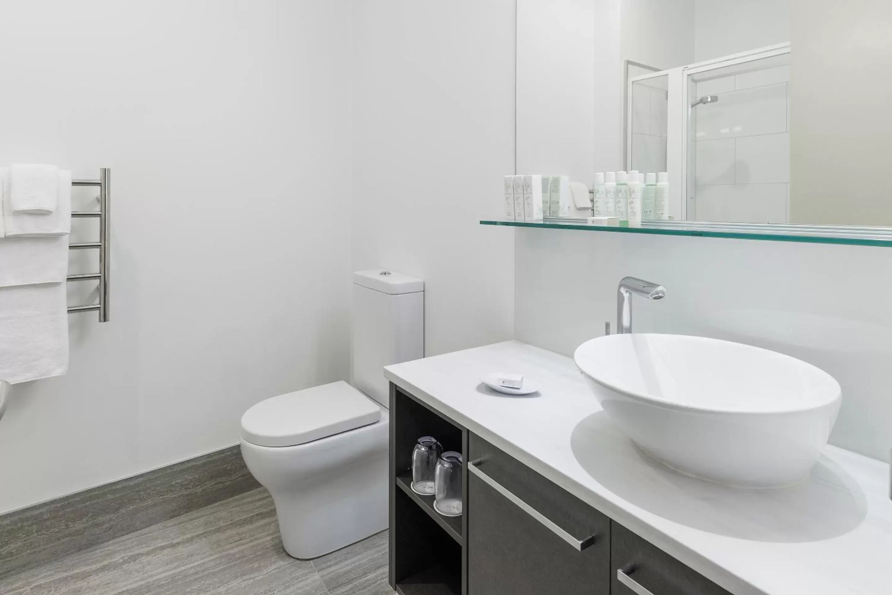 Shower, Bathroom in CityLife Wellington Shower, Bathroom in CityLife Wellington