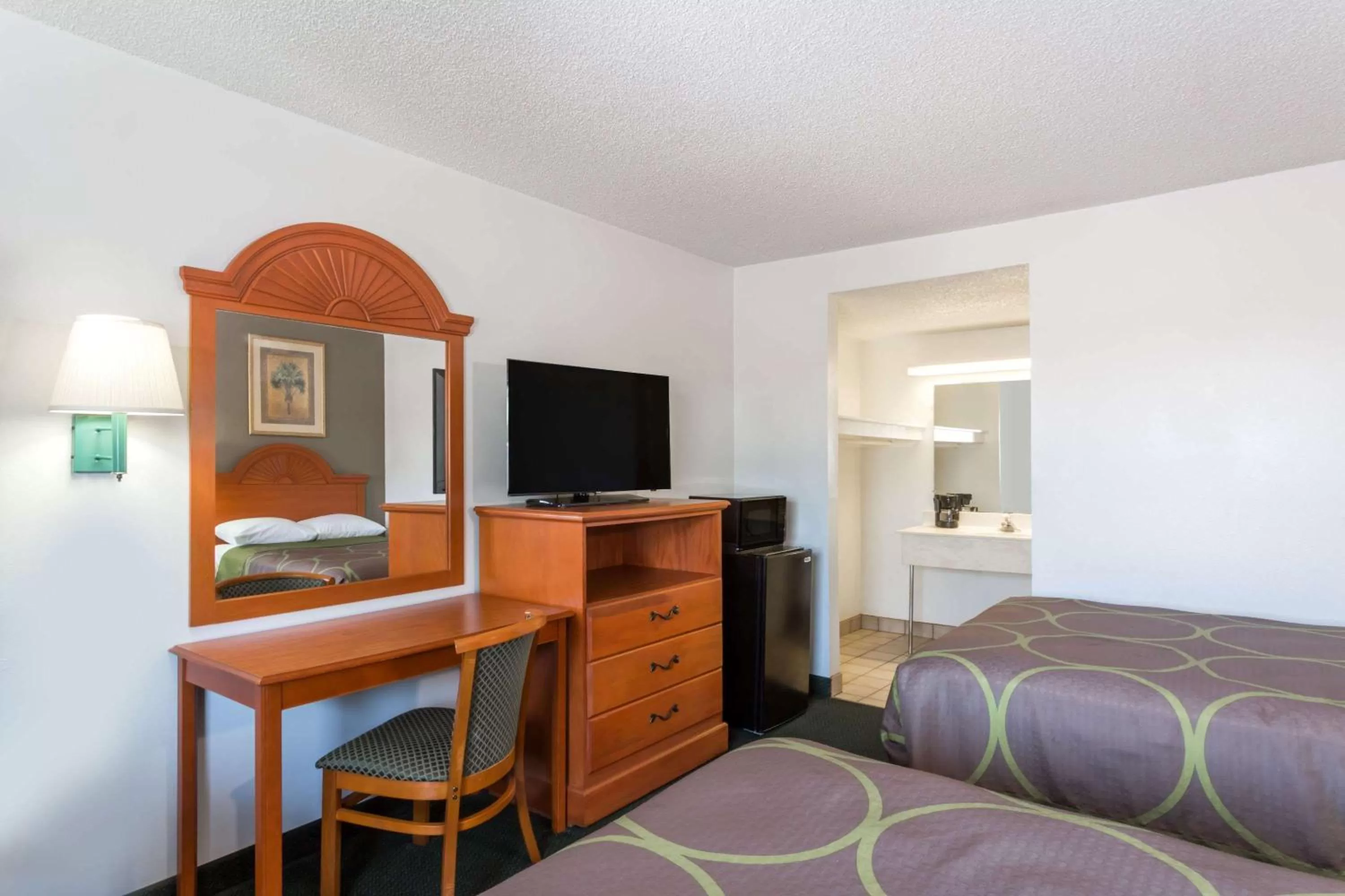 Photo of the whole room, Bed in Redfinn Inn