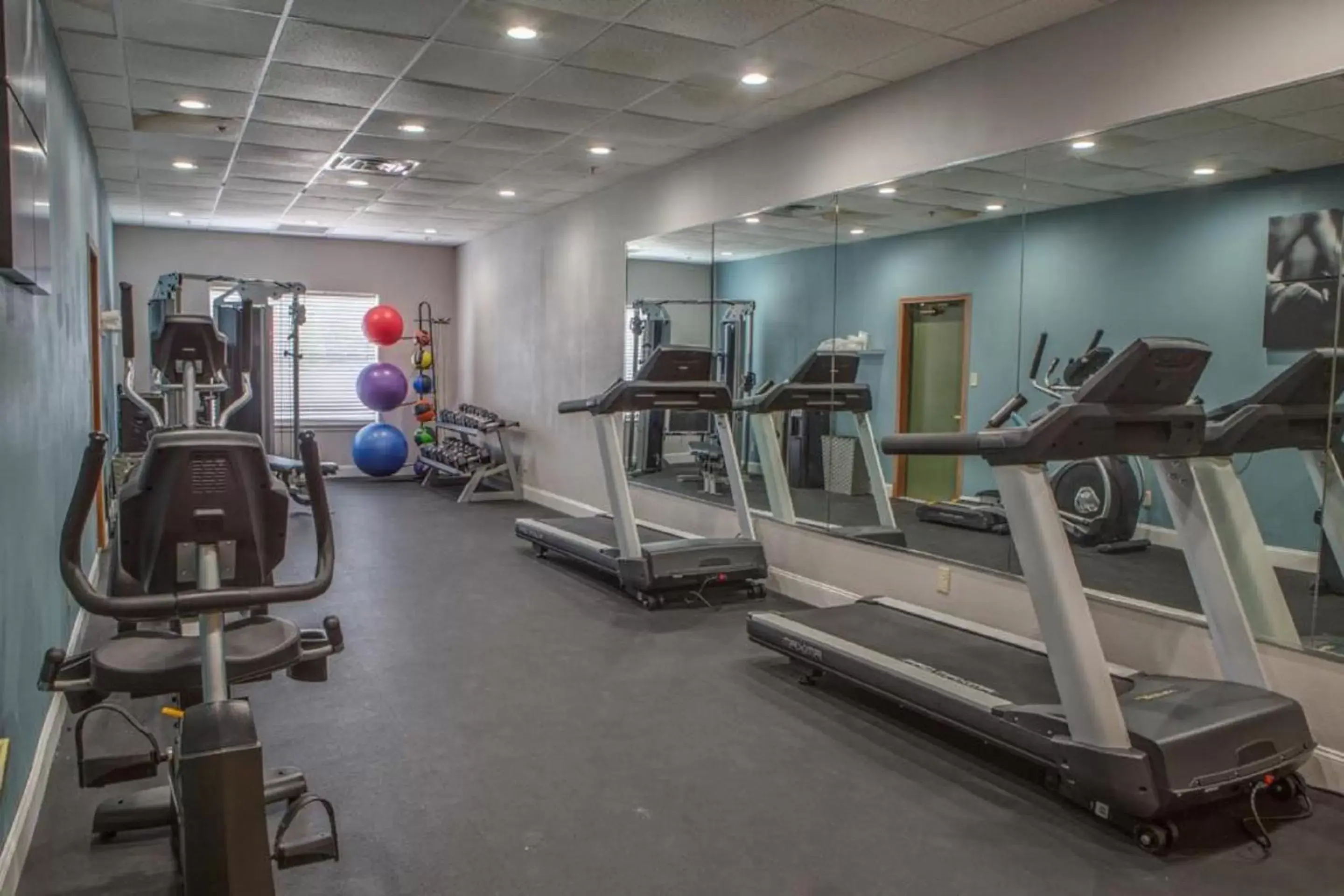 Fitness centre/facilities, Fitness Center/Facilities in Country Inn & Suites by Radisson, Harlingen, TX