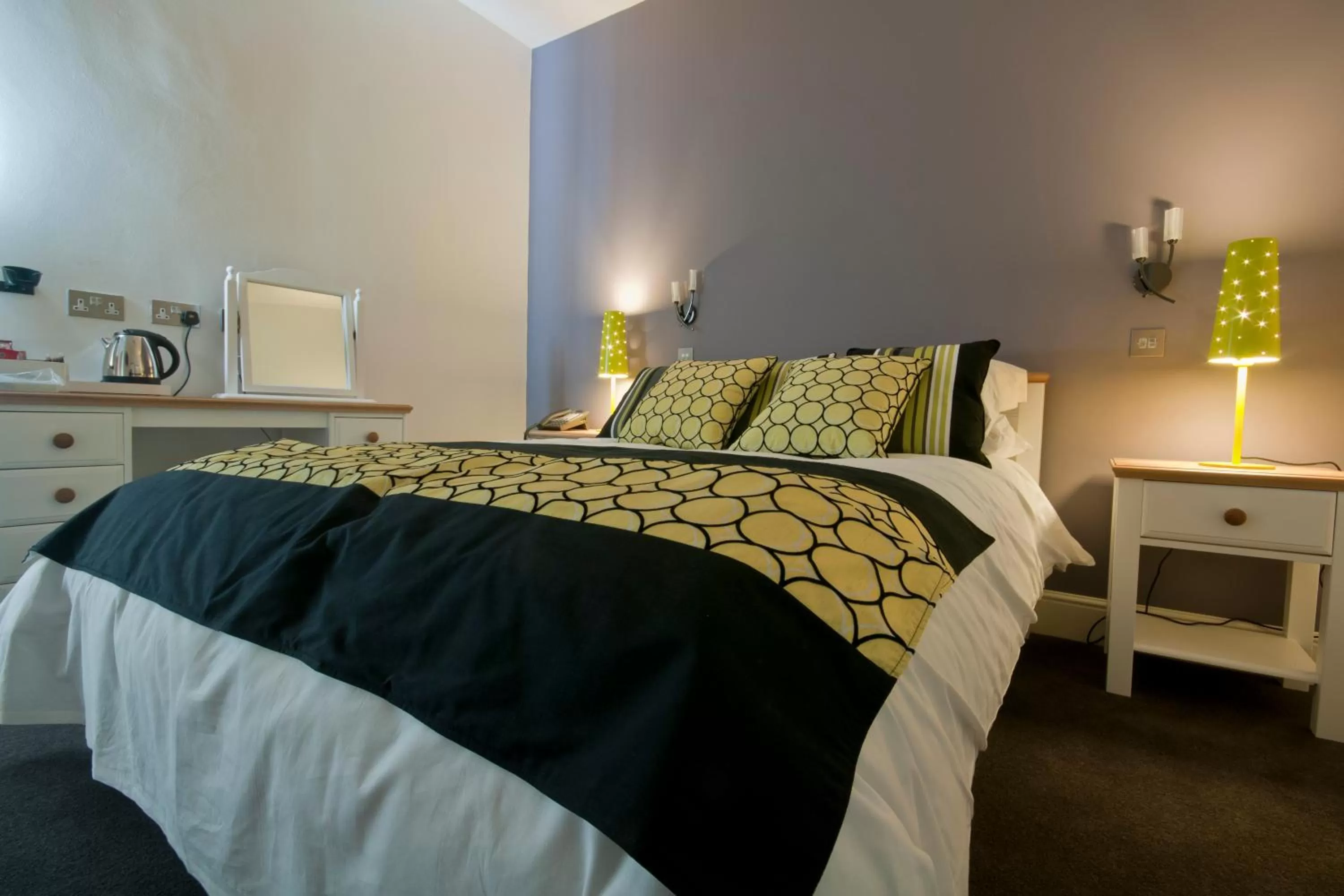 Photo of the whole room, Bed in The Vernon