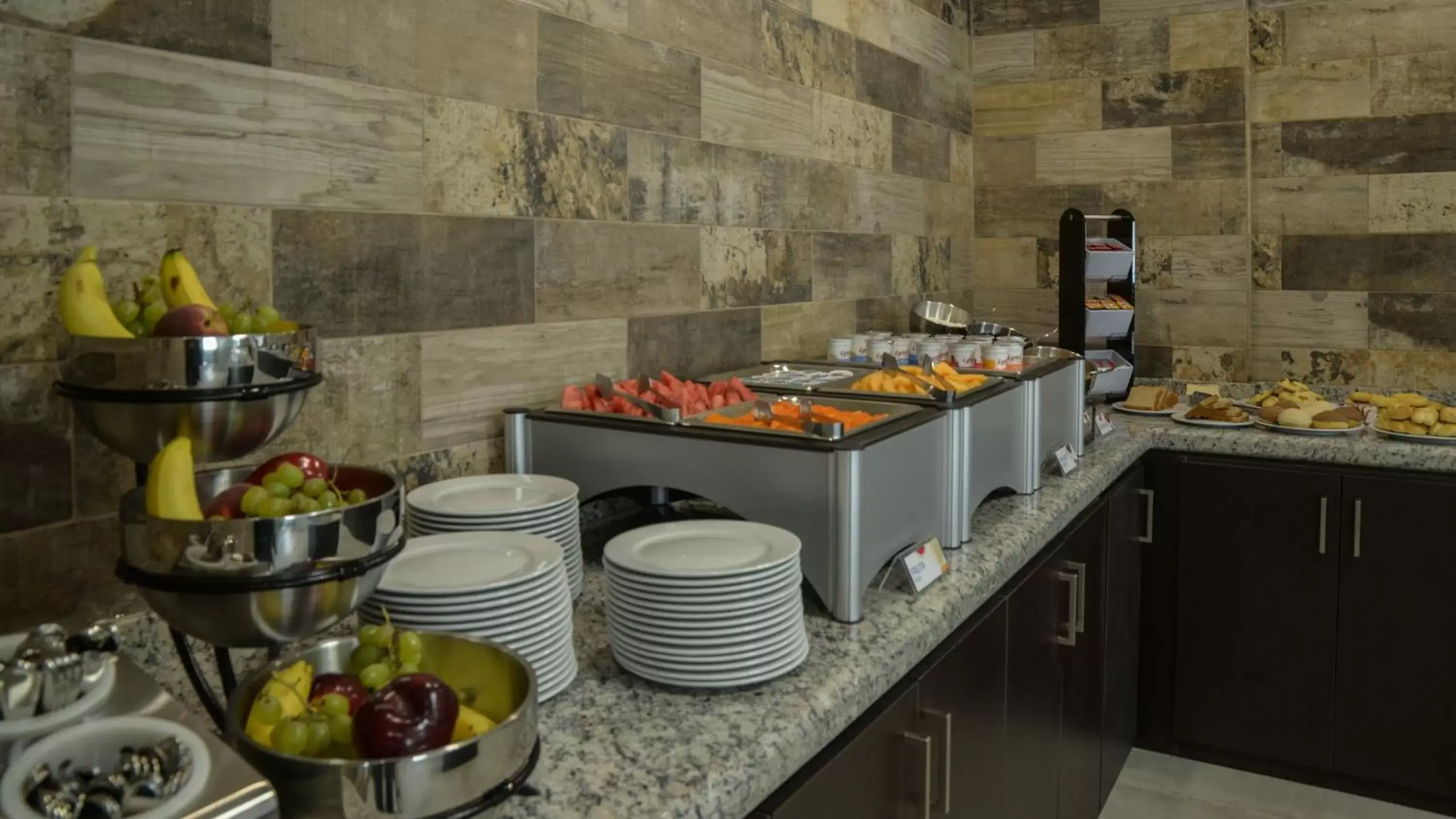 Restaurant/places to eat, Food in Holiday Inn Express and Suites Celaya, an IHG Hotel