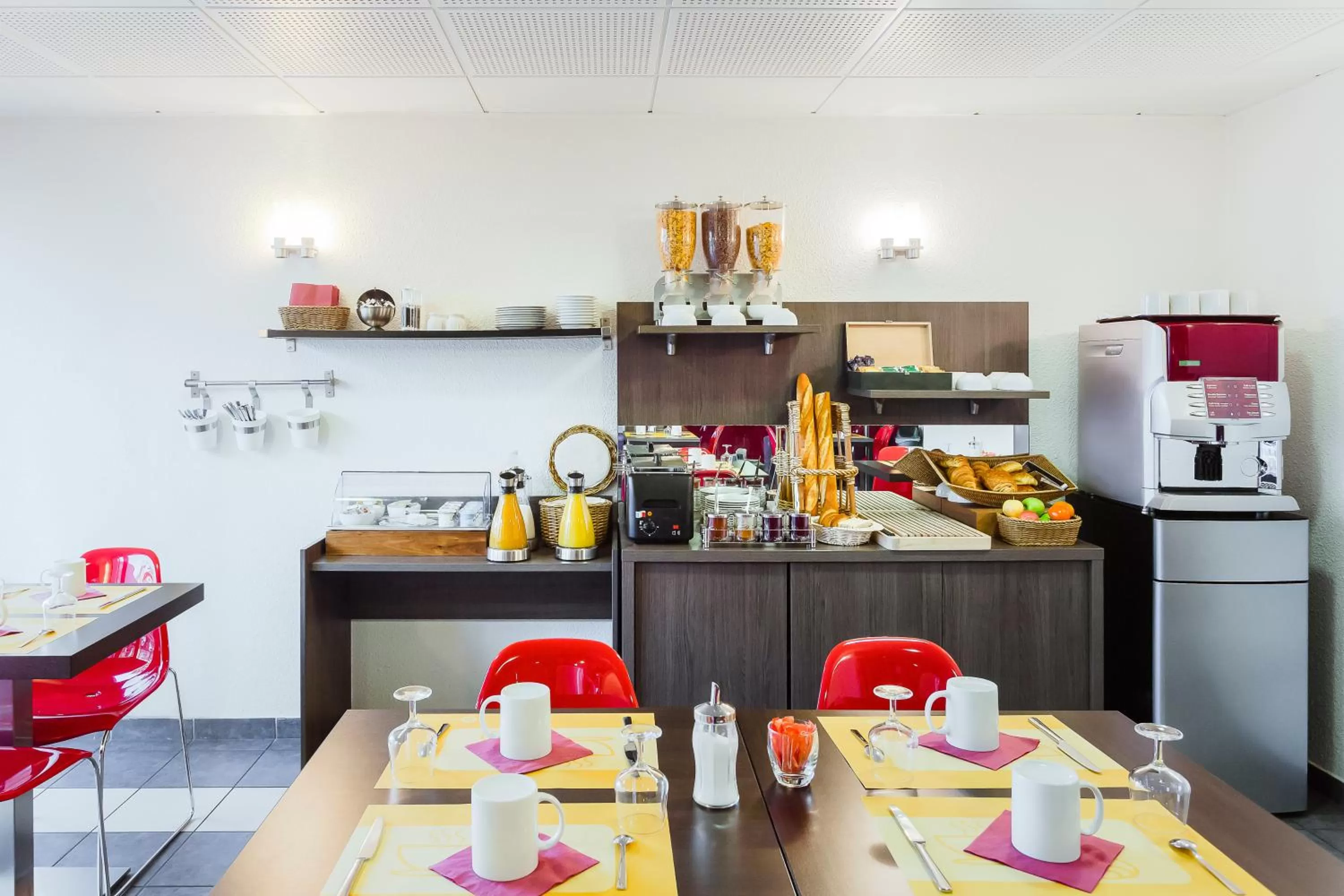 Restaurant/places to eat in Aparthotel Adagio Access Orléans