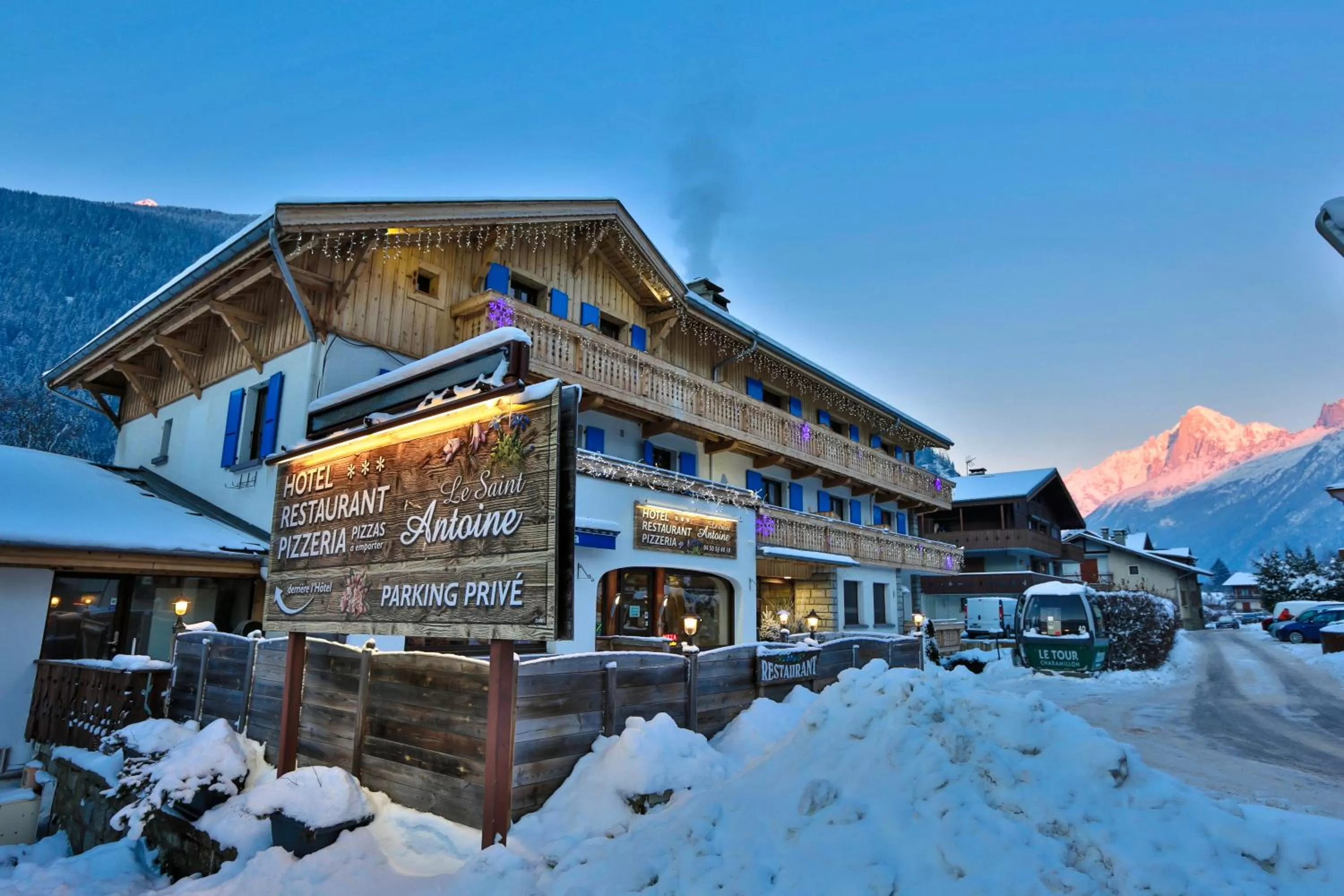 Facade/entrance in Le Saint Antoine