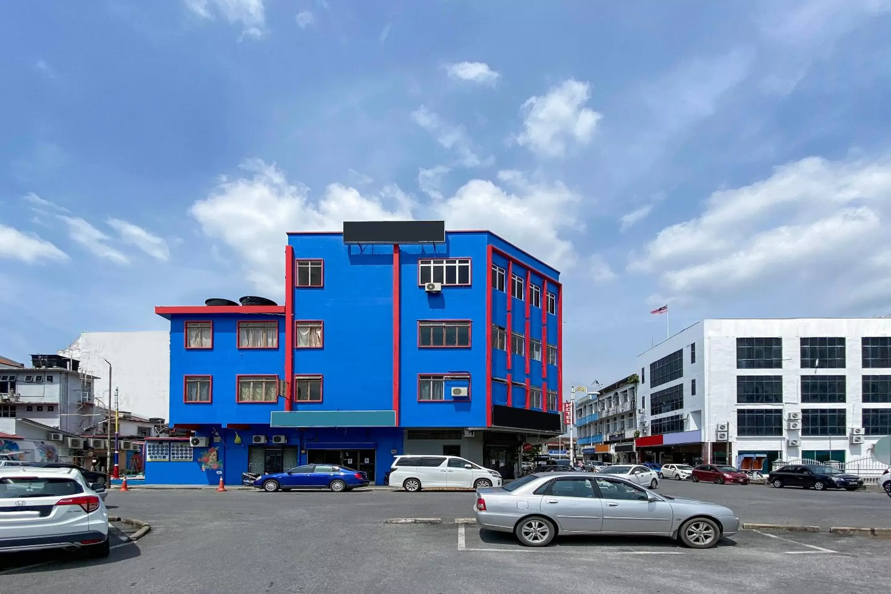 Facade/entrance, Property Building in Super OYO 90039 Coop Hotel Kangar