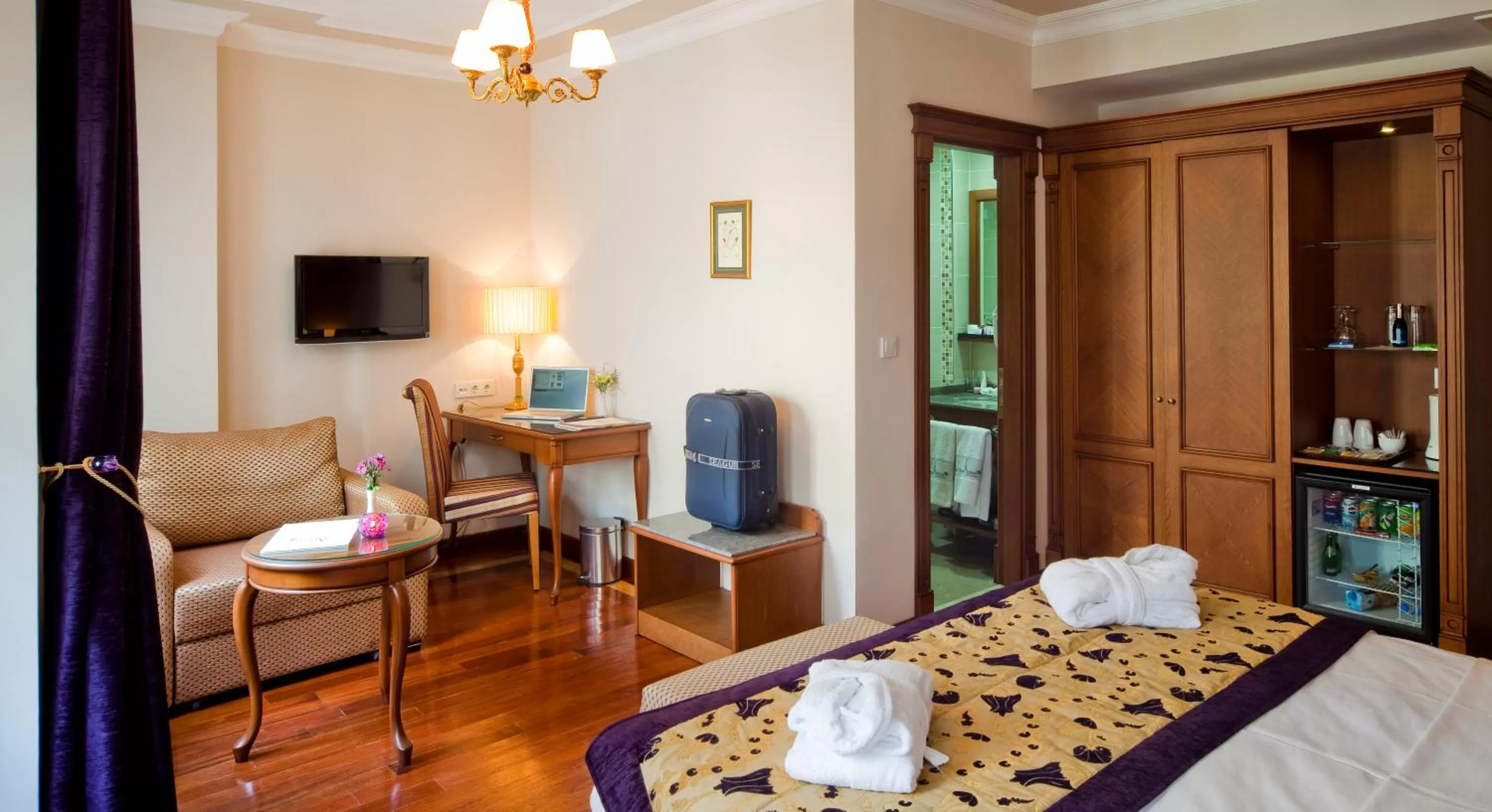 Photo of the whole room, Bed in GLK PREMIER The Home Suites & Spa