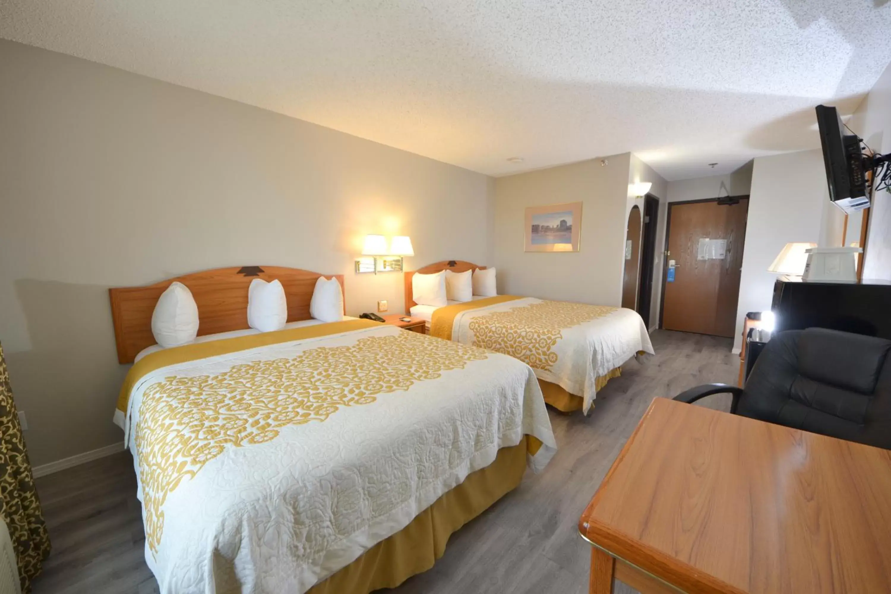 Bedroom, Bed in Days Inn & Suites by Wyndham Airport Albuquerque