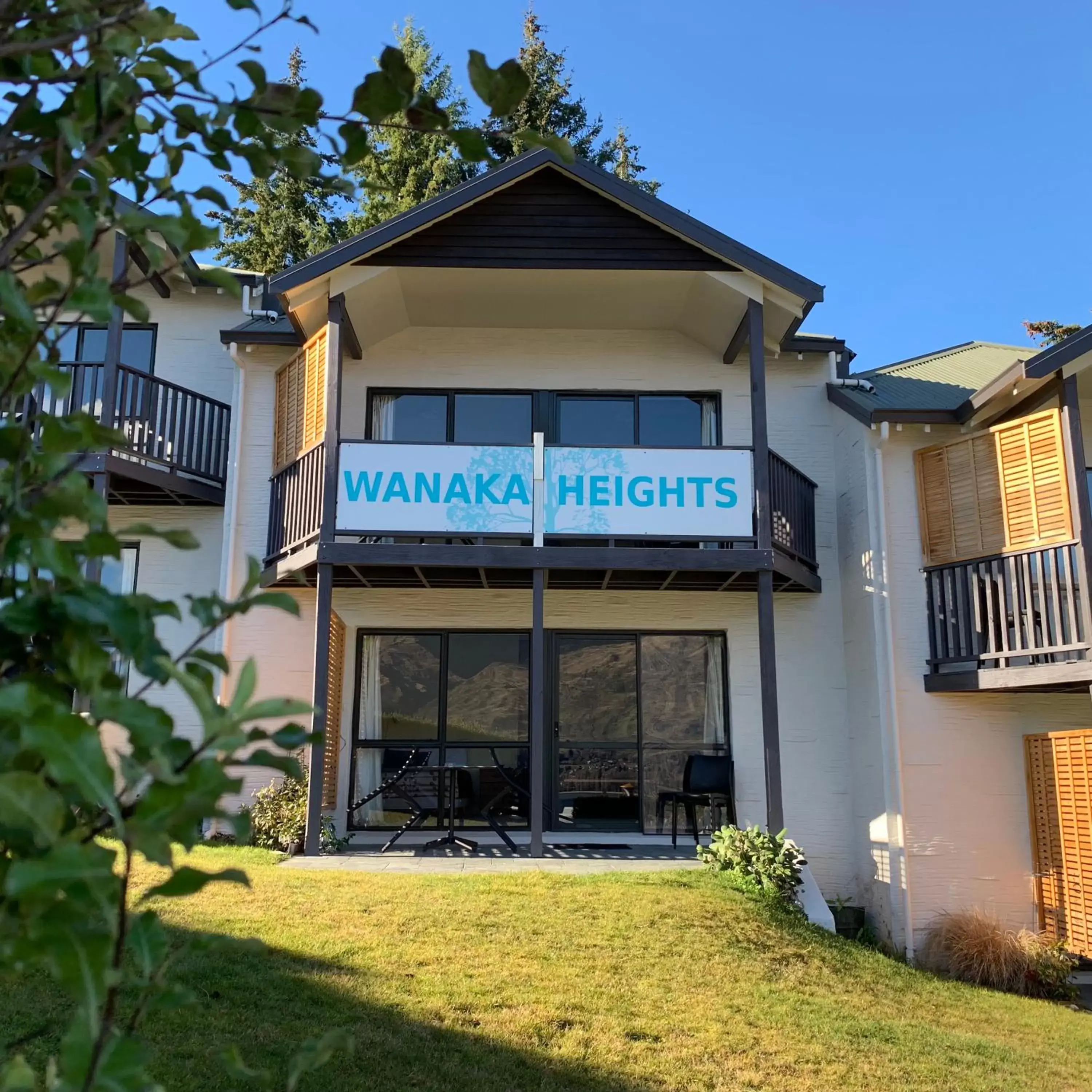 Property Building in Wanaka Heights Motel