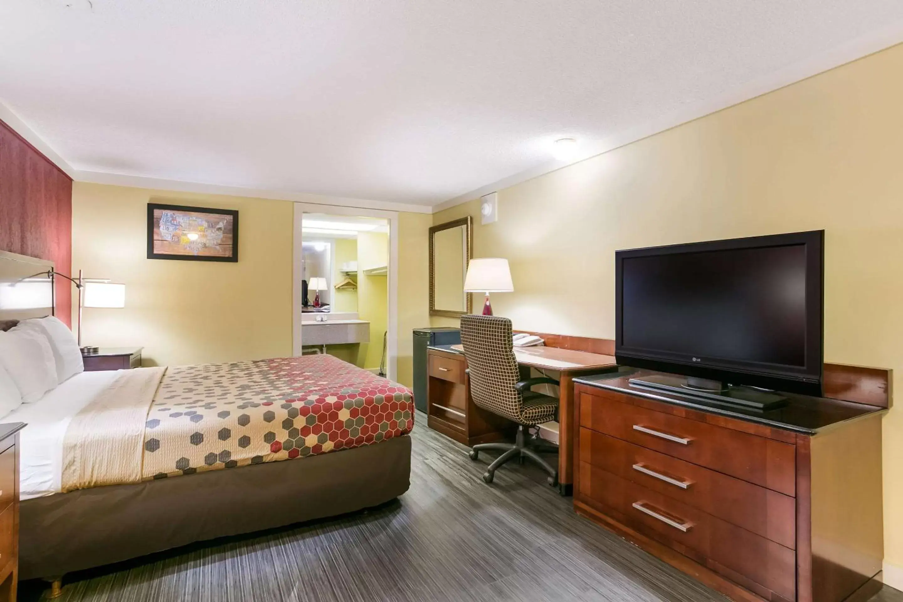 Photo of the whole room, TV/Entertainment Center in Econo Lodge Frederick I-70