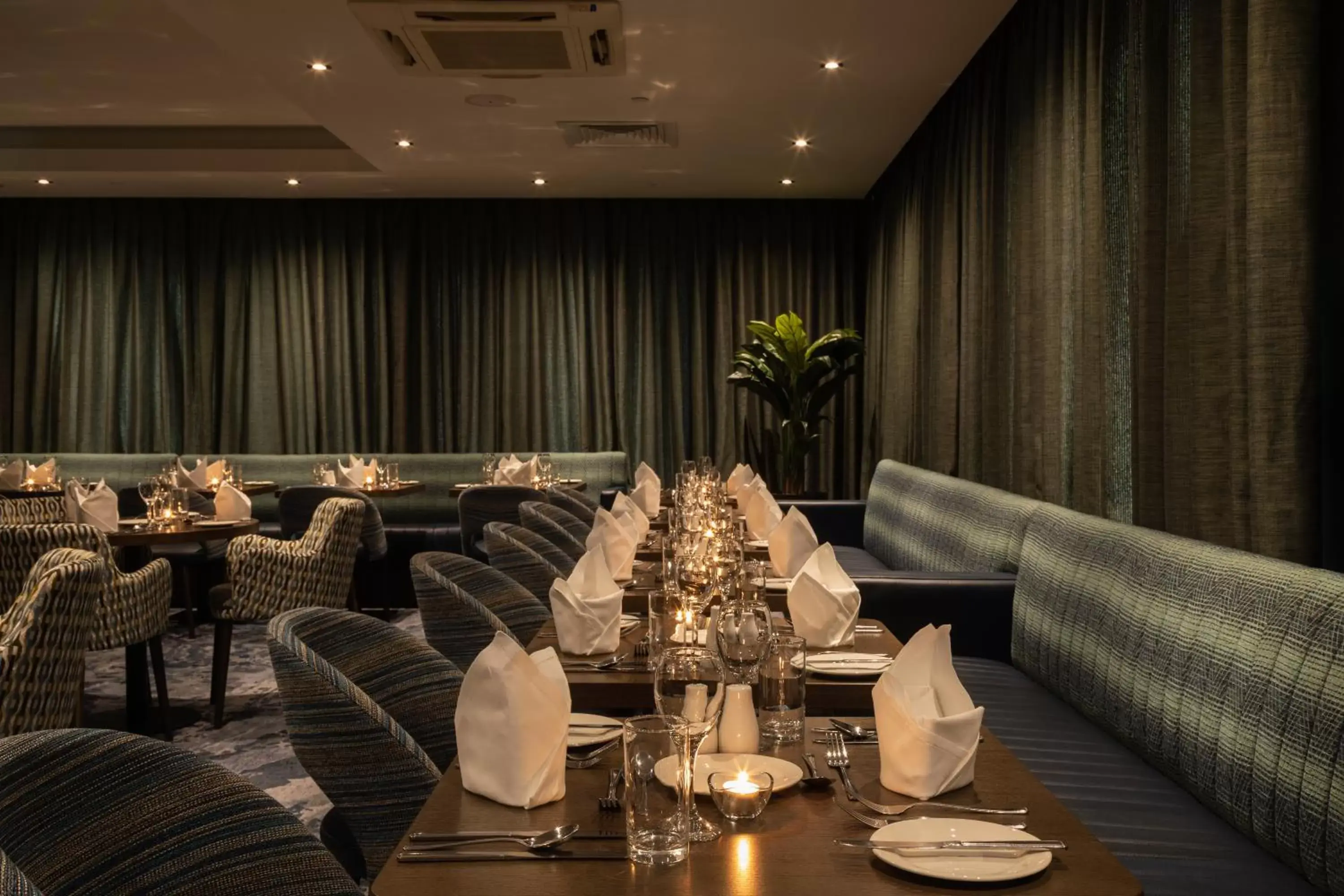 Restaurant/places to eat, Banquet Facilities in McWilliam Park Hotel