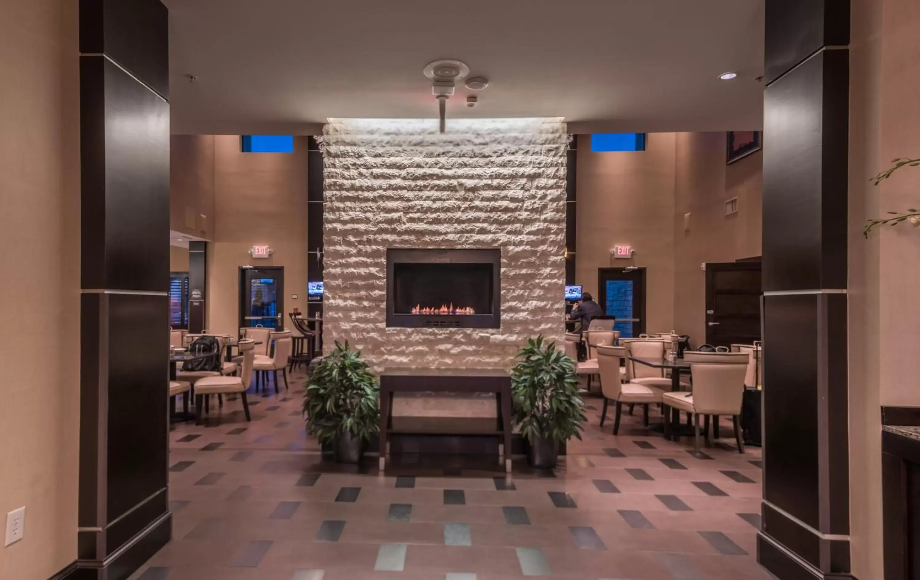 Property building, Restaurant/Places to Eat in Staybridge Suites DFW Airport North, an IHG Hotel