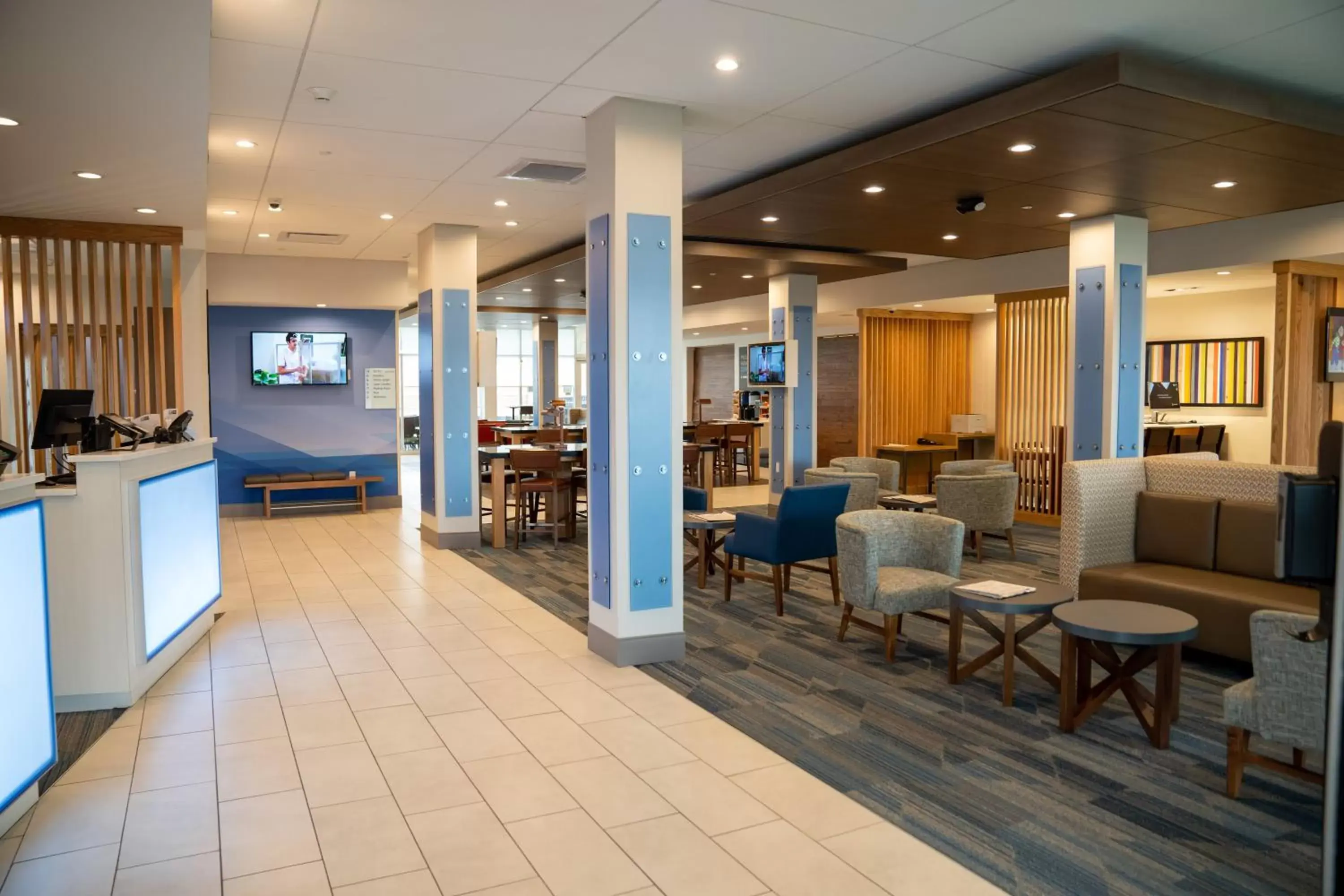Lobby or reception, Lobby/Reception in Holiday Inn Express & Suites Richburg, an IHG Hotel